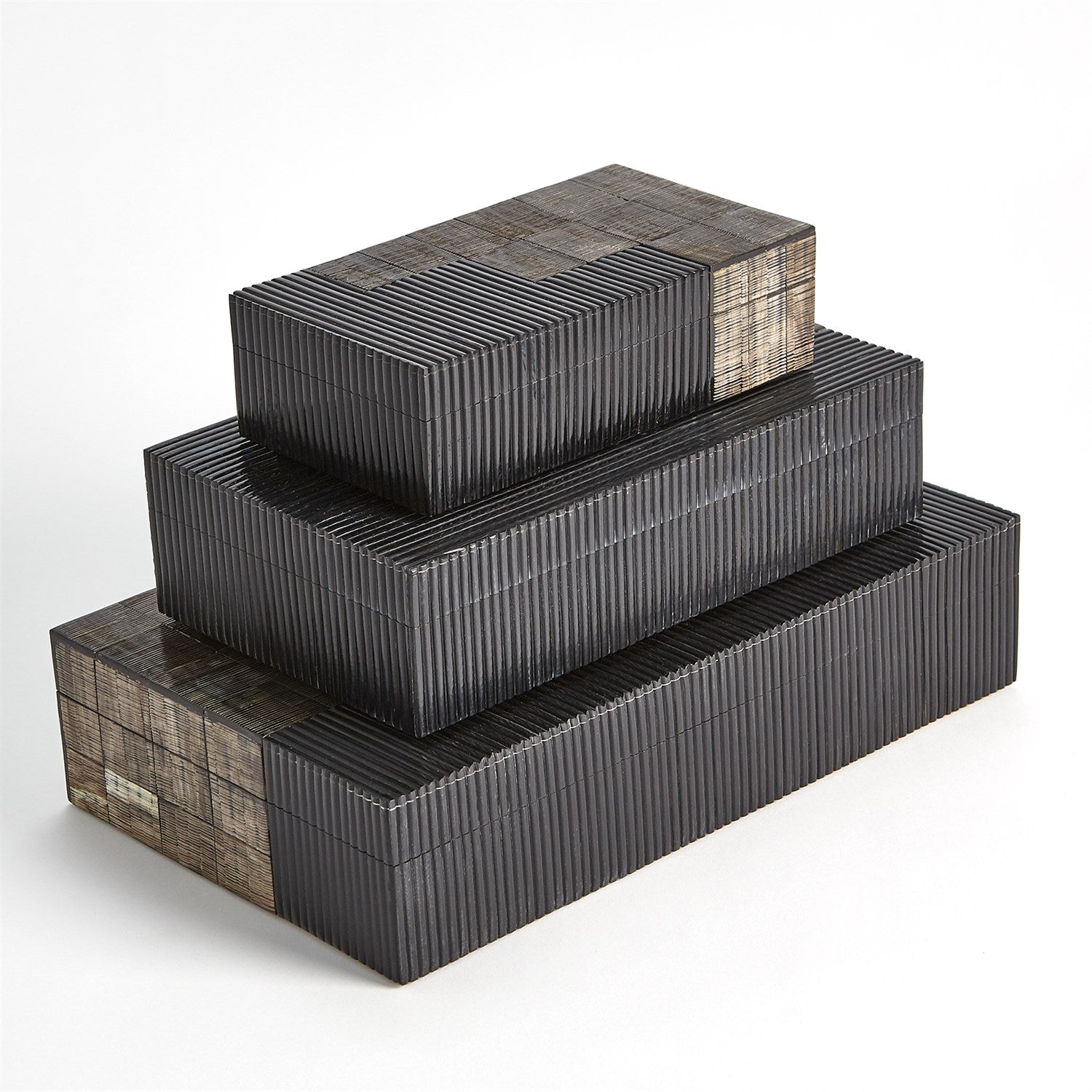 Global Views Gilles Ribbed Horn Resin Box