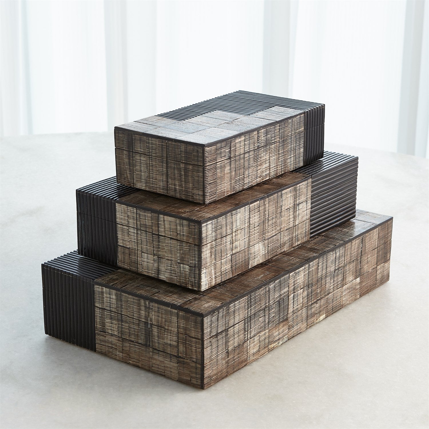 Global Views Gilles Ribbed Horn Resin Box