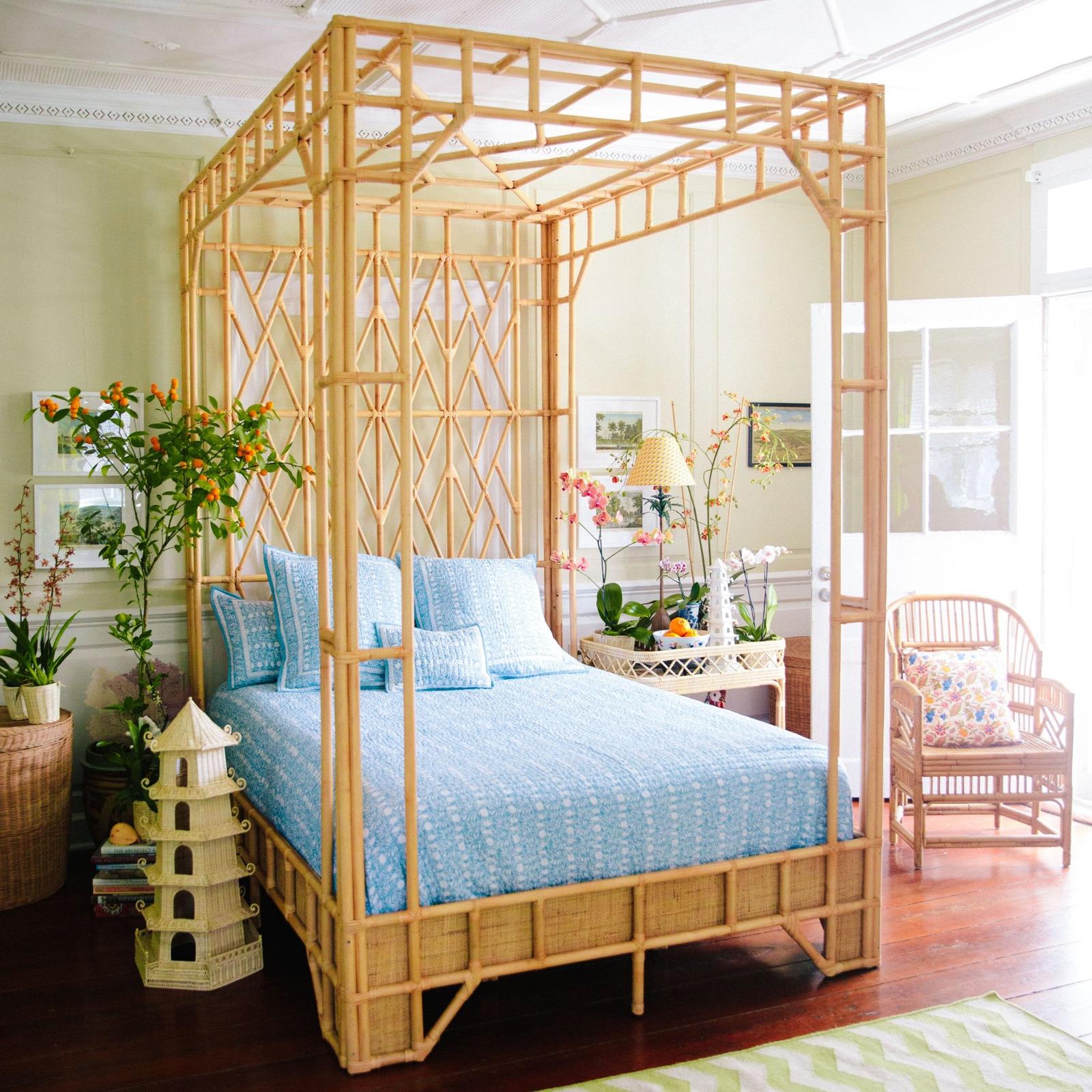 Chelsea House Paradise Canopy Bed