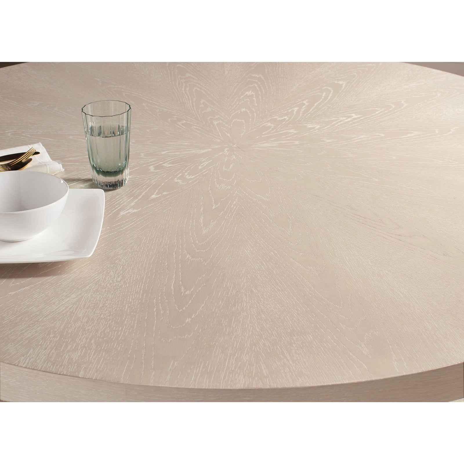 Hooker Furniture Nouveau Chic Round Pedestal Dining Table