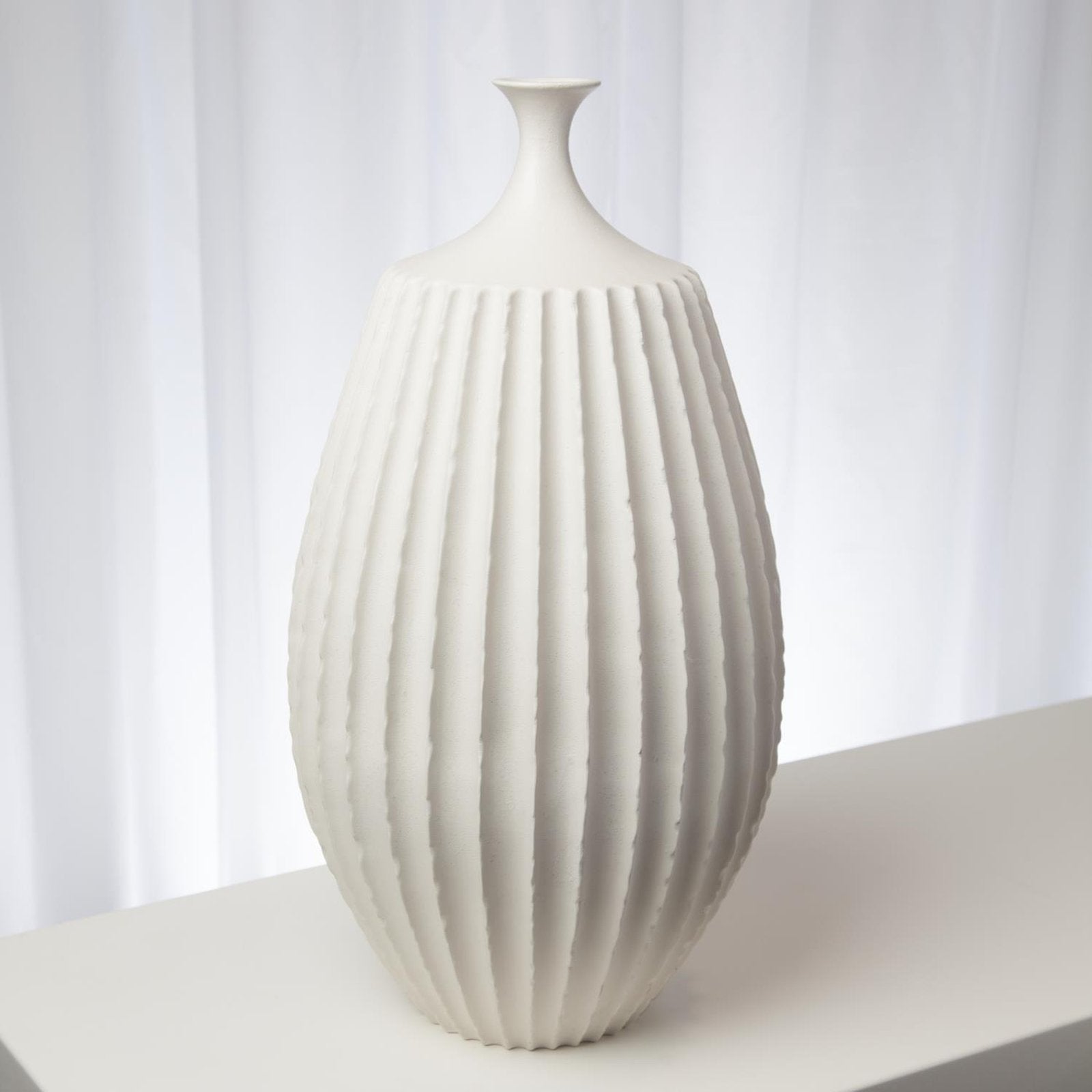 Global Views Sawtooth Vase