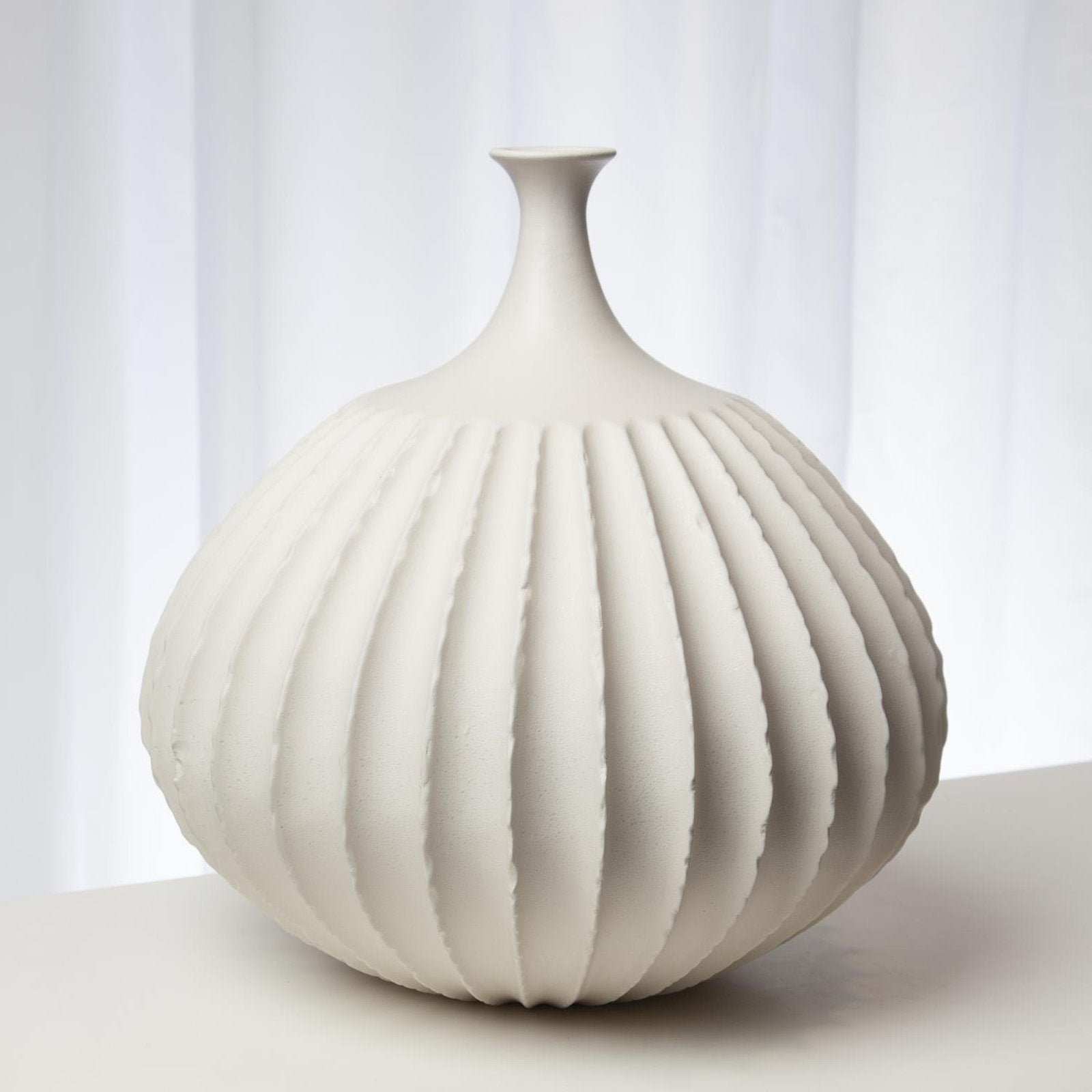 Global Views Sawtooth Vase