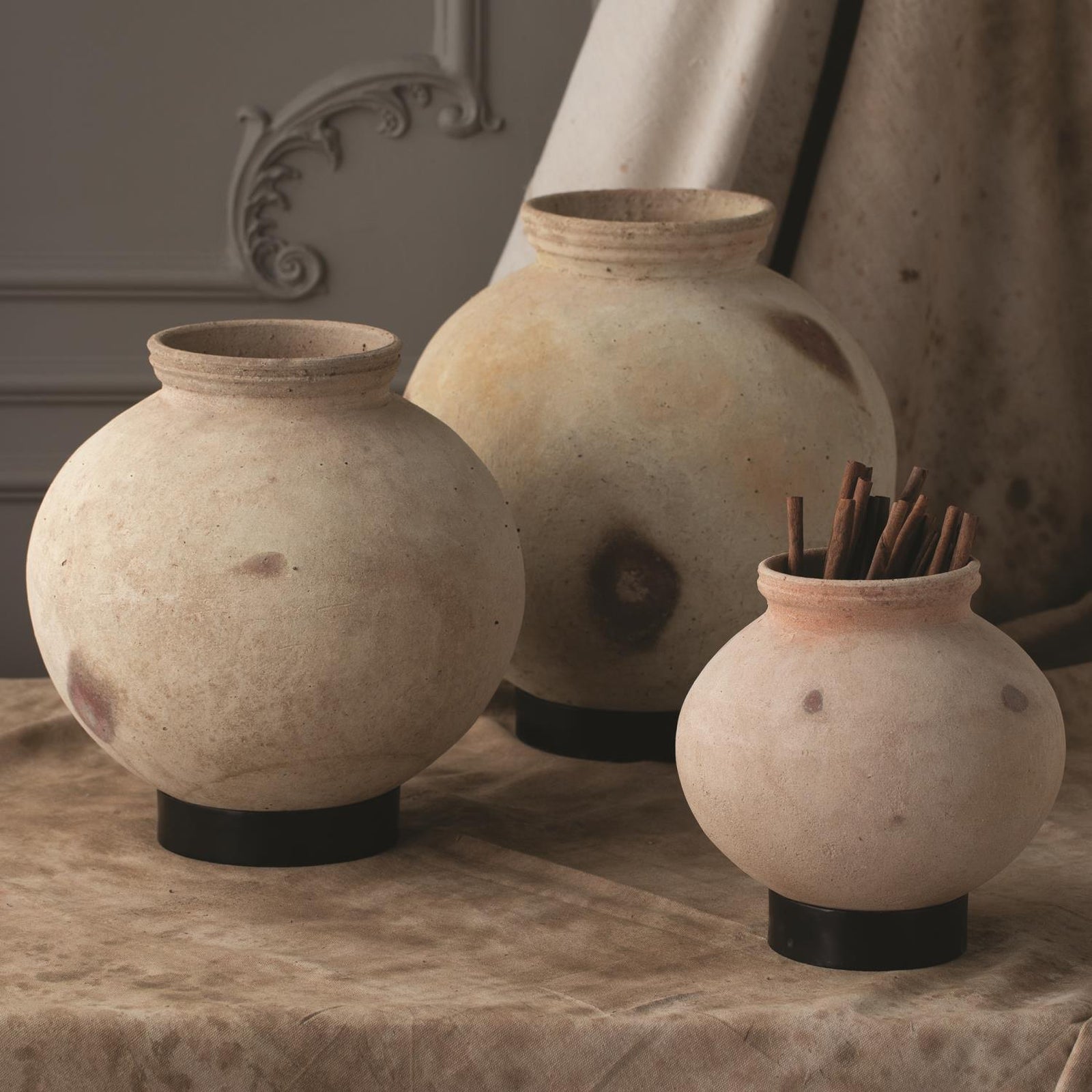 Global Viewson Base Desert Water Pot