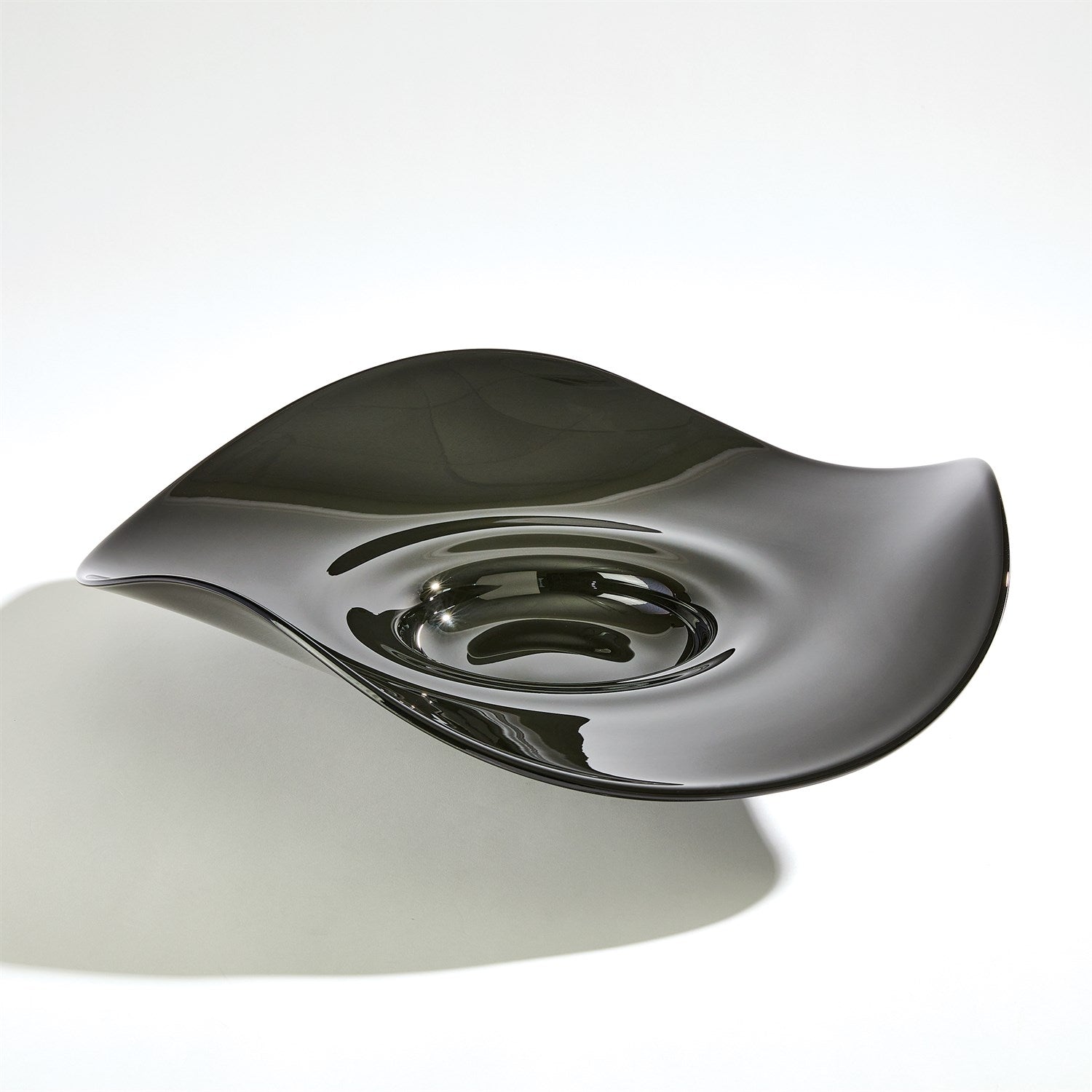 Global Views Black Wavy Edge Bowl