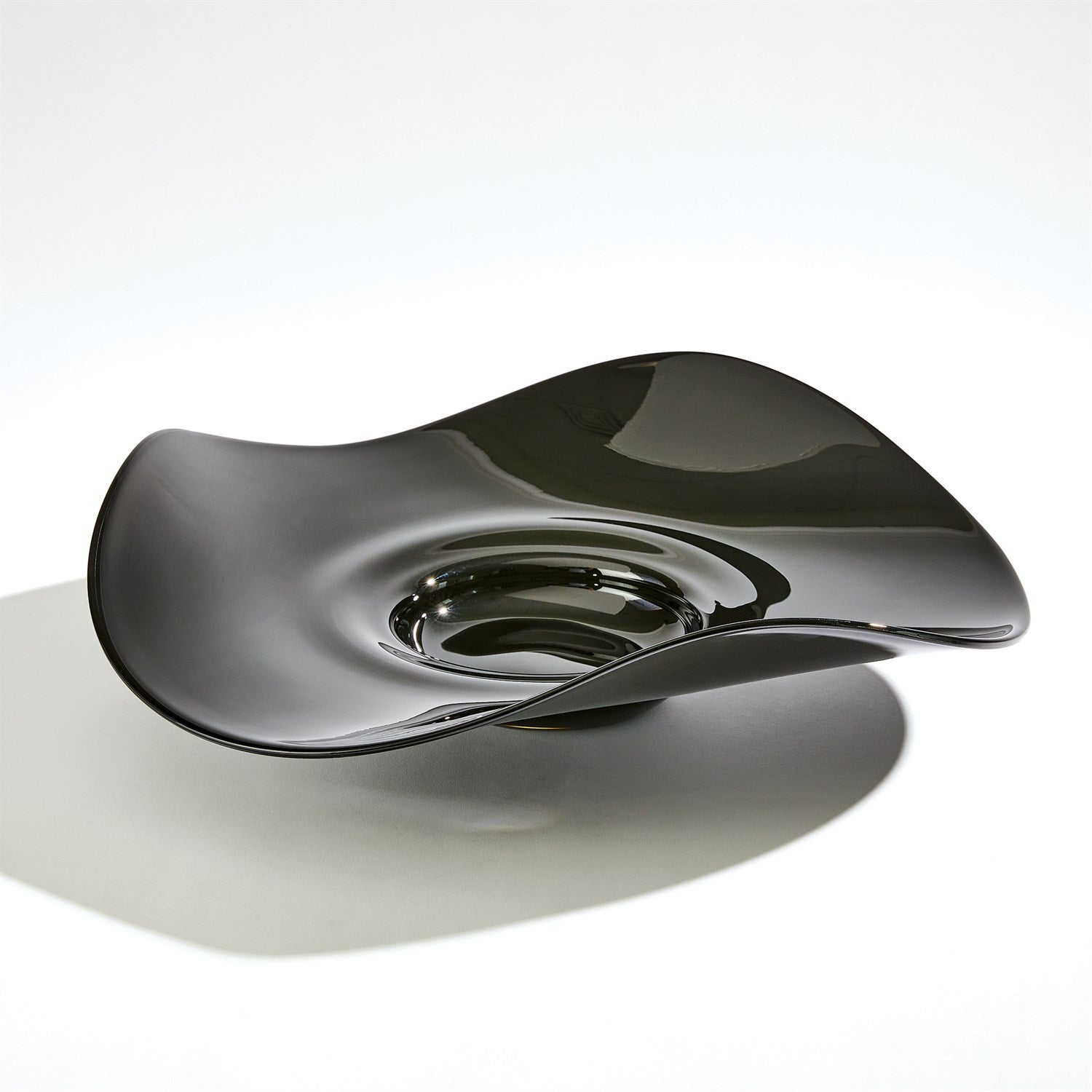 Global Views Black Wavy Edge Bowl