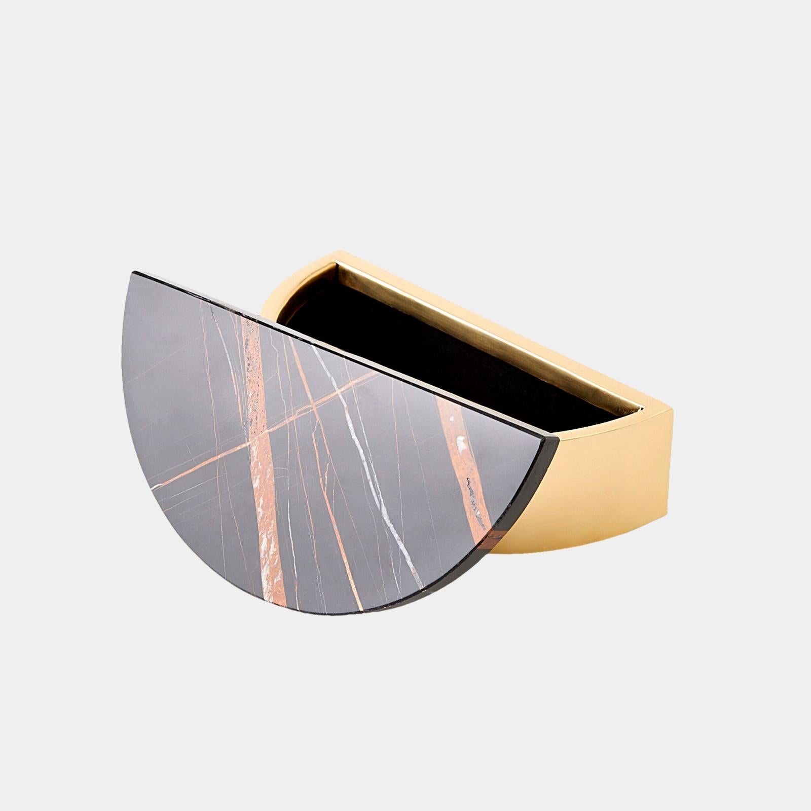 Global Views Cosmopolitan Crescent Box and Tray