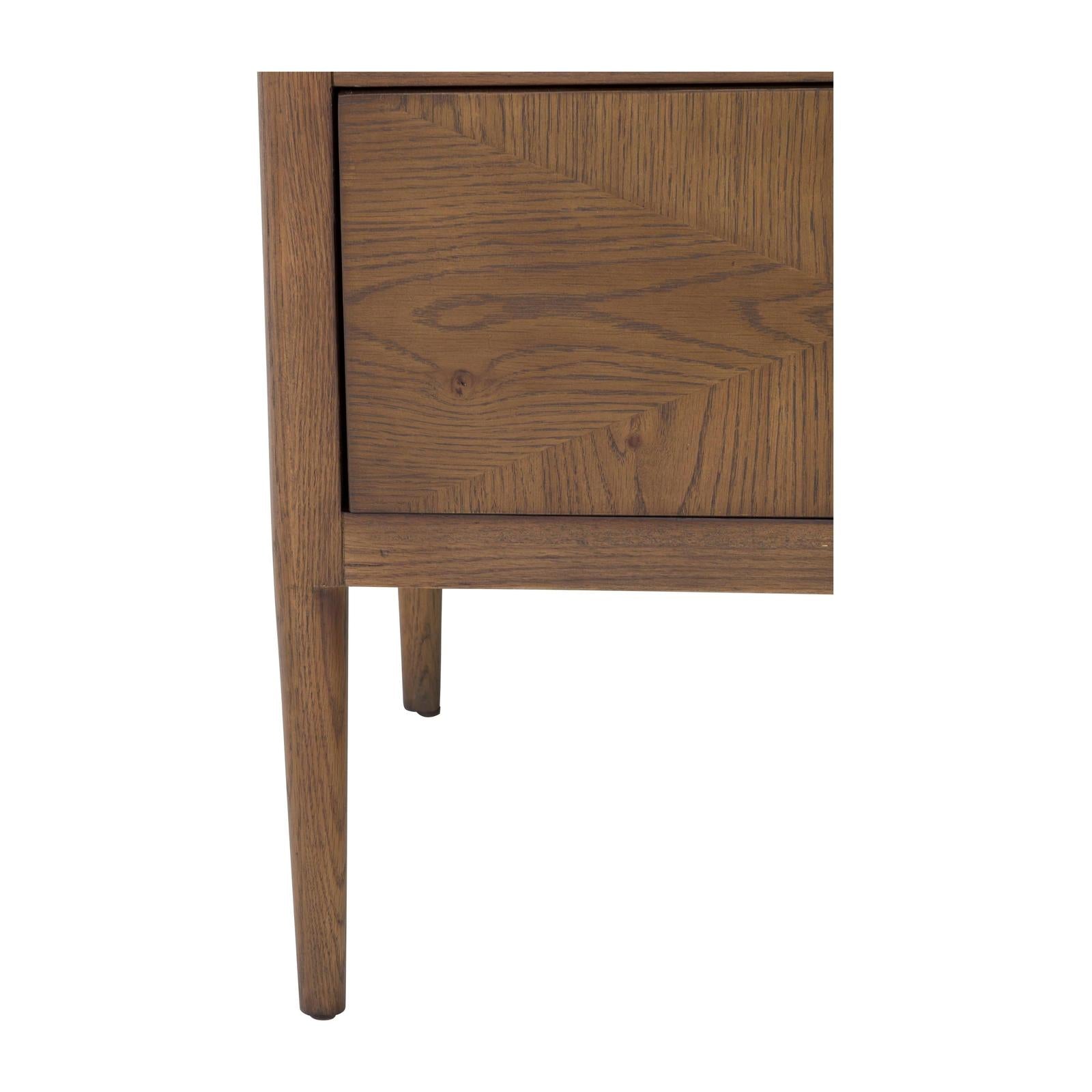 Fairfield Maxwell Petite Nightstand with Rounded Corners