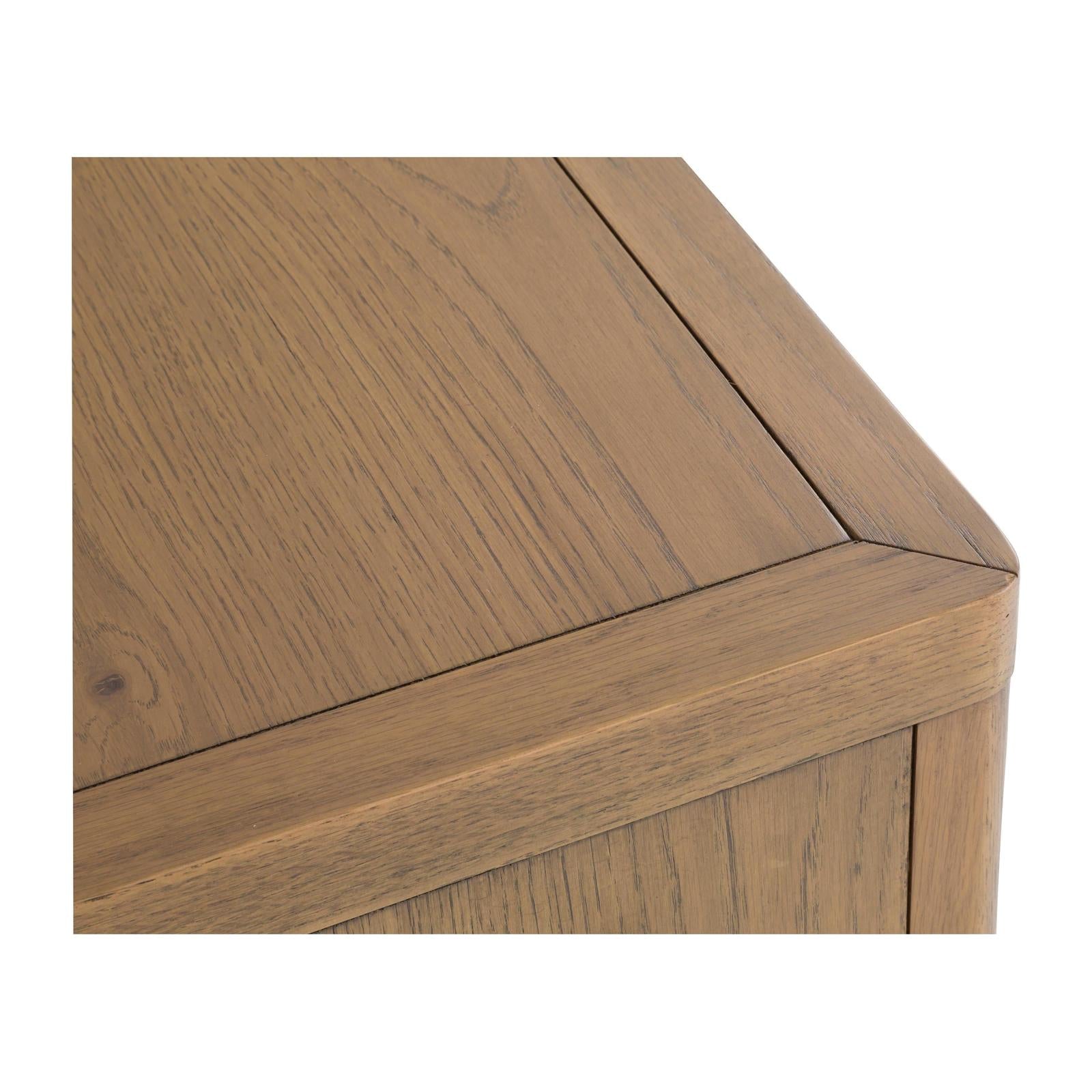 Fairfield Maxwell Petite Nightstand with Rounded Corners