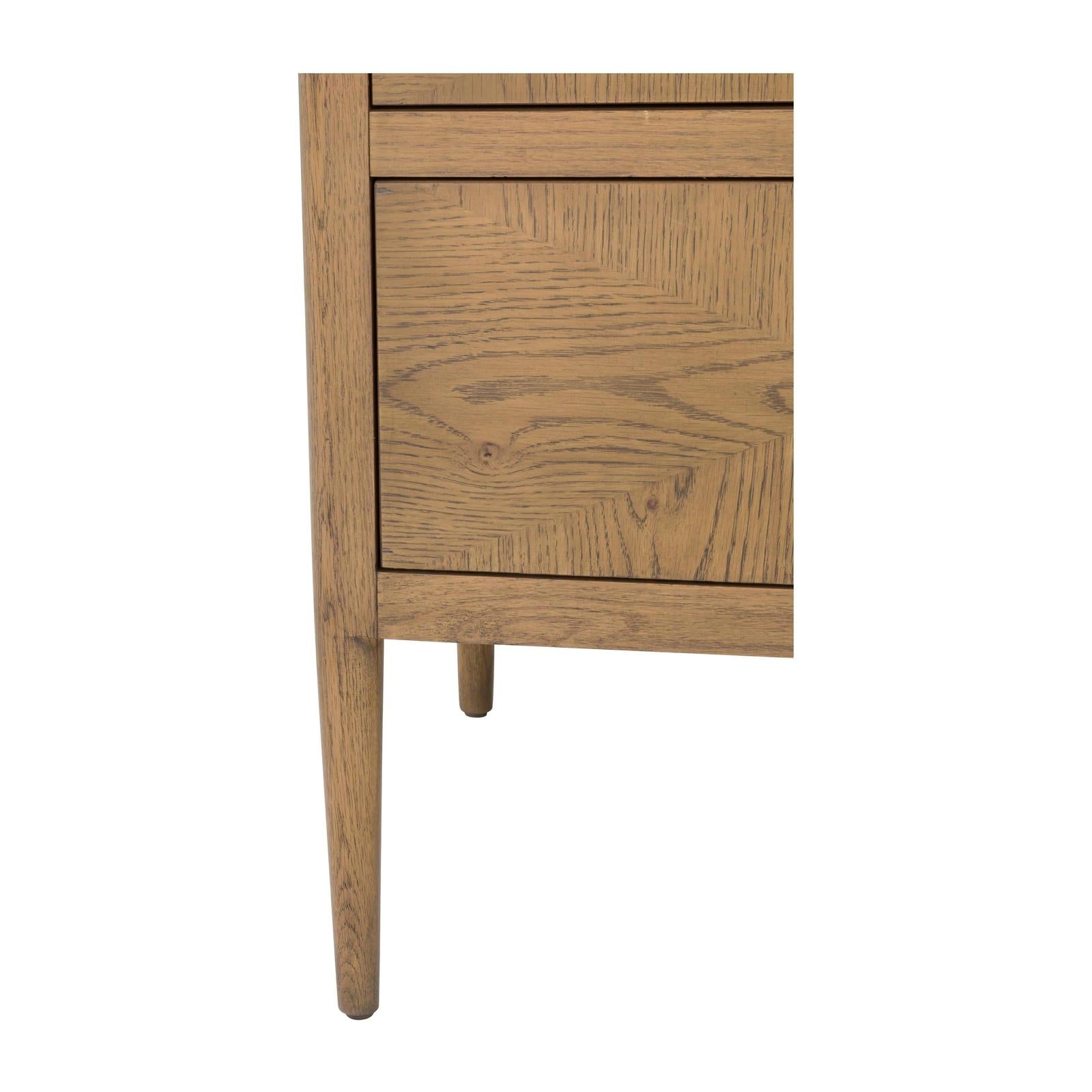 Fairfield Maxwell Petite Nightstand with Rounded Corners