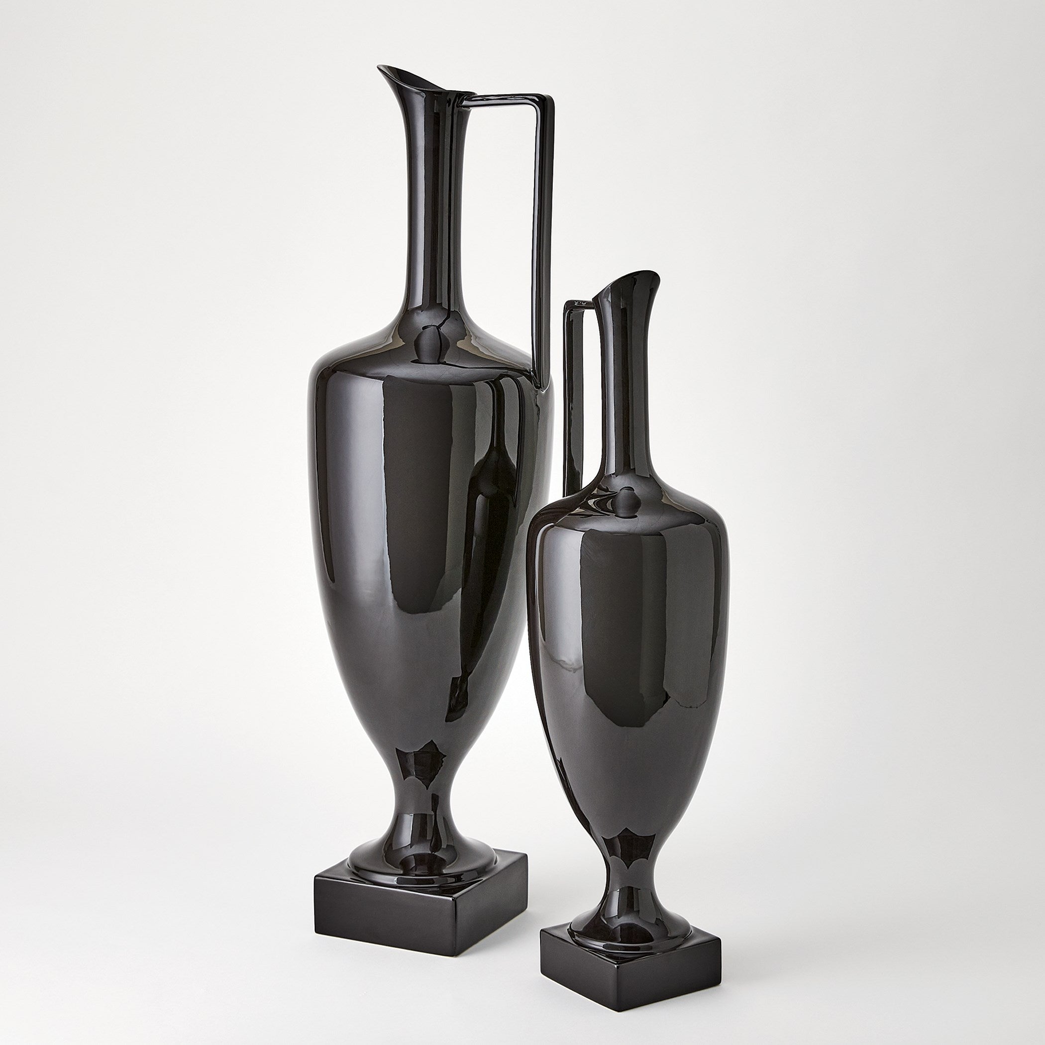 Global Views Quiet Curve Urn