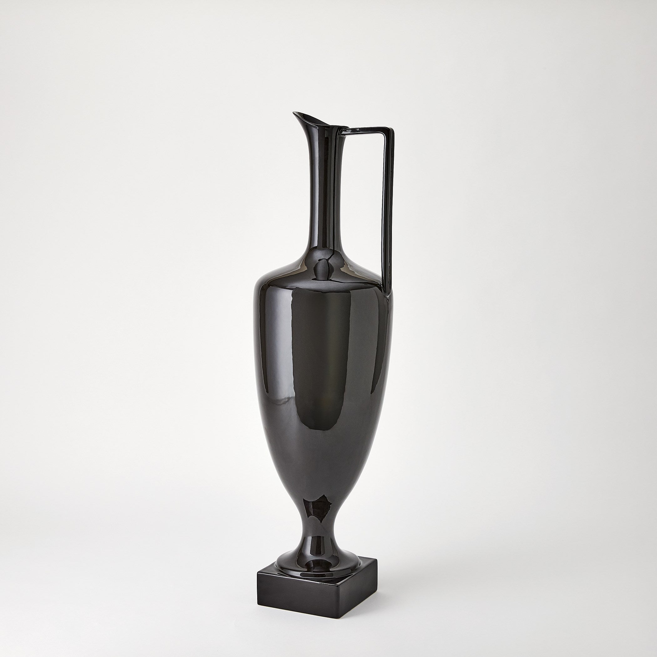 Global Views Quiet Curve Urn