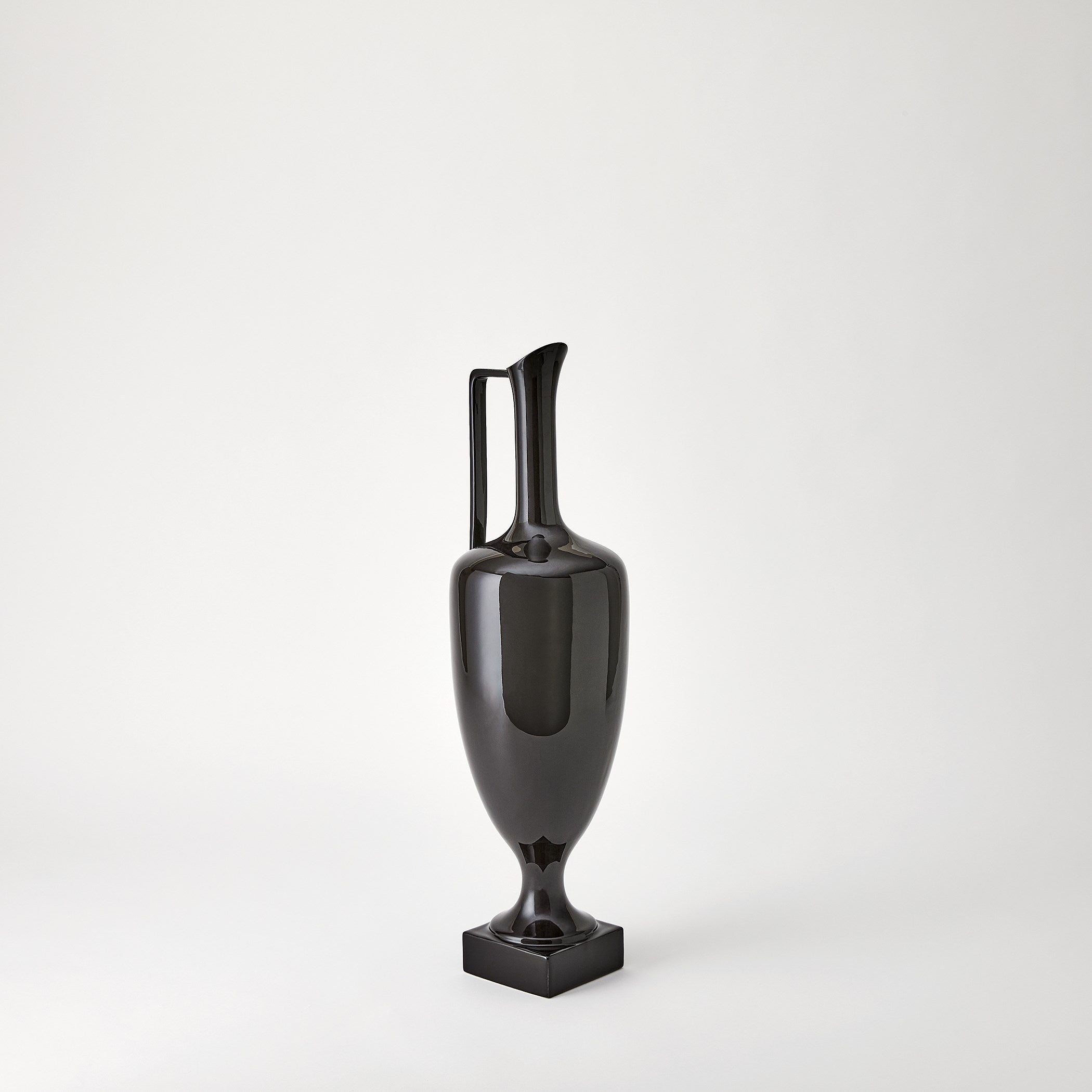 Global Views Quiet Curve Urn