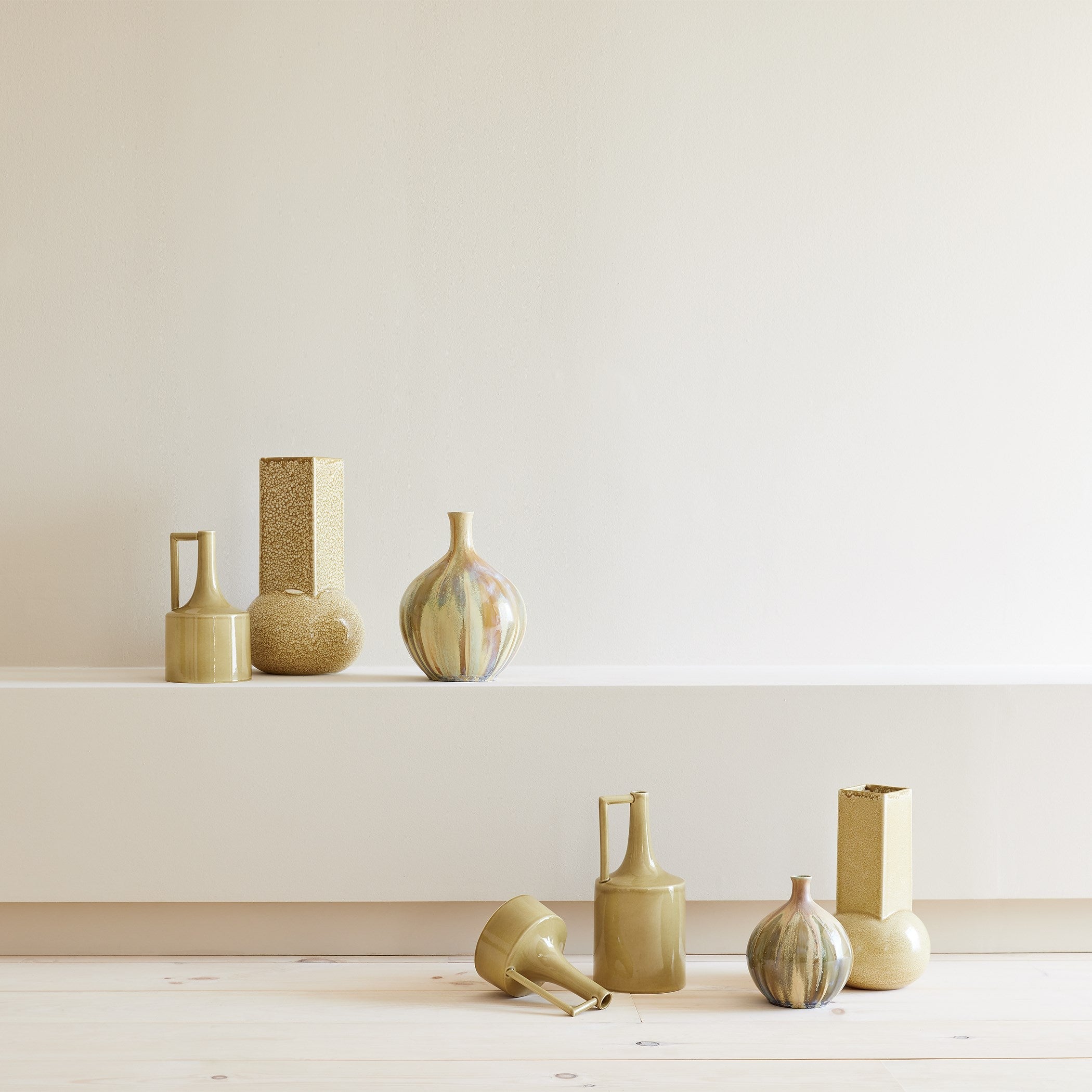 Global Views Reactive Tan Magma Bottle