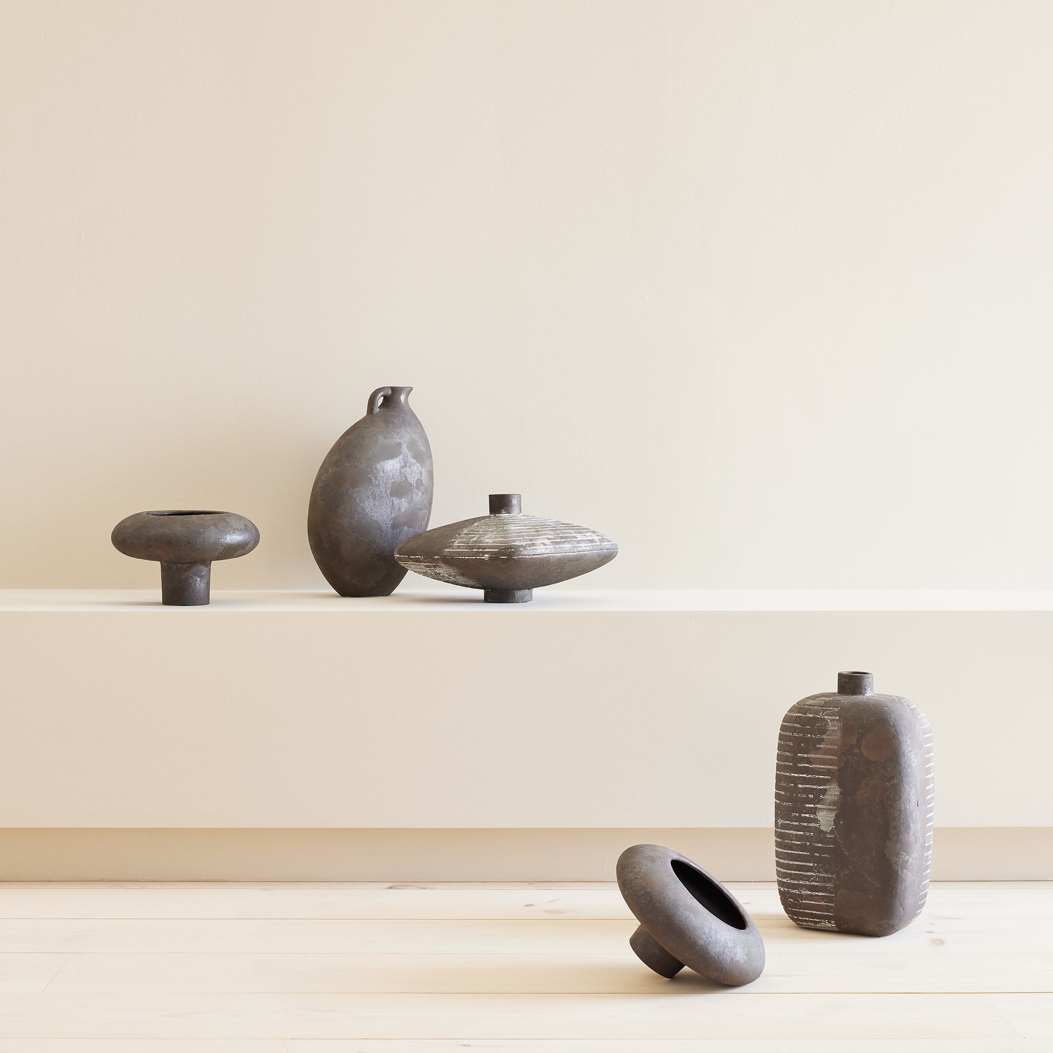 Global Views Soot Diviners Vessel