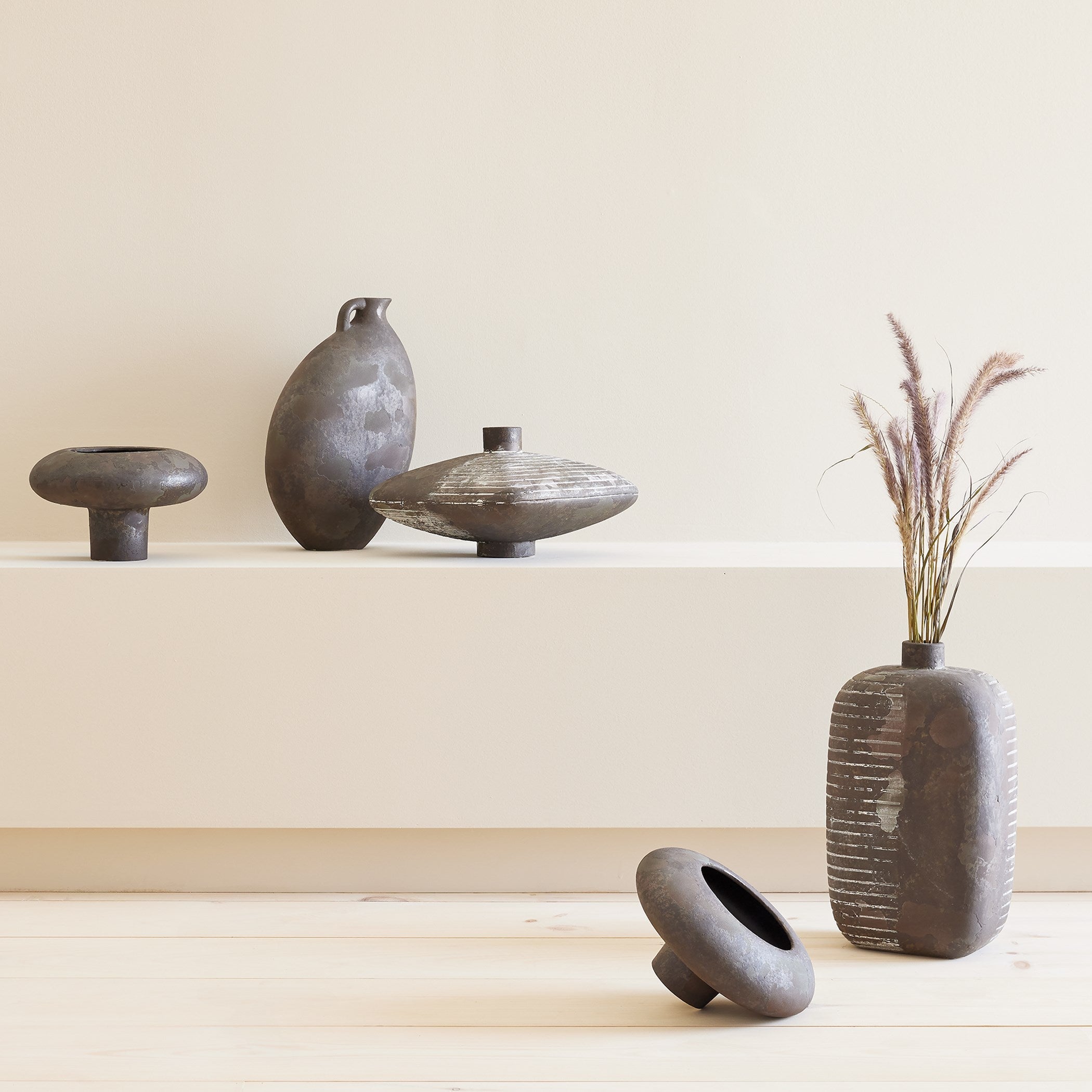 Global Views Soot Diviners Vessel