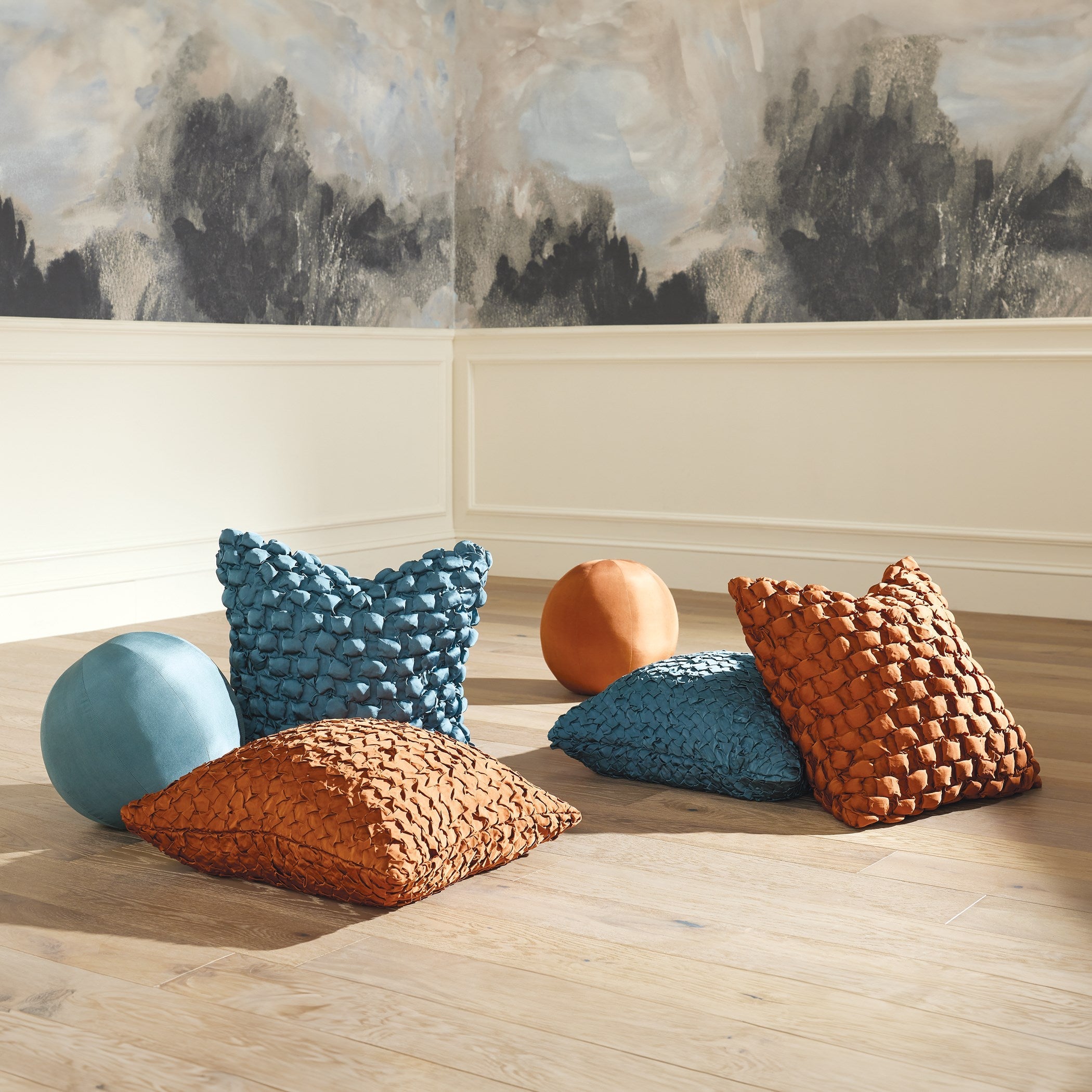 Global Views Ronde Pillow