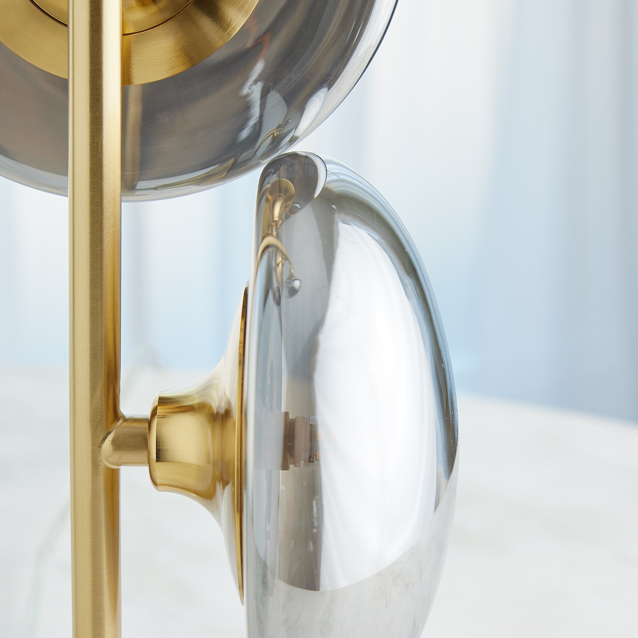 Global Views oke Brass Stellar Table Lamp