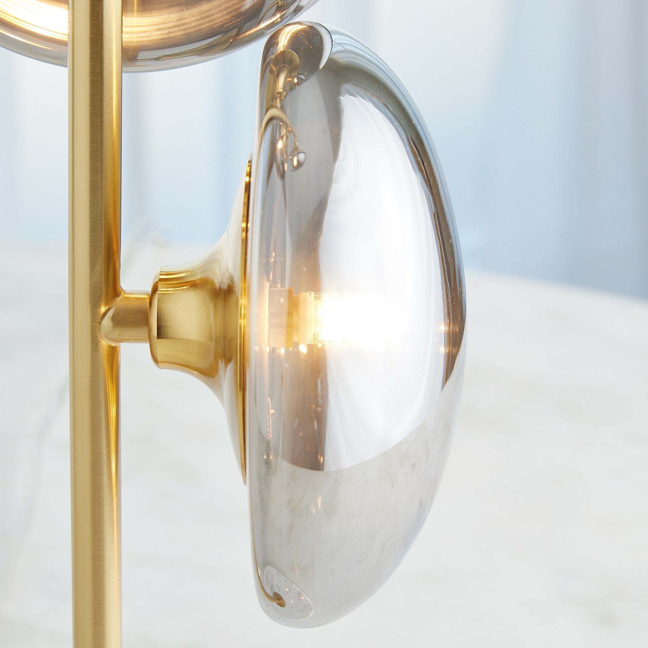 Global Views oke Brass Stellar Table Lamp
