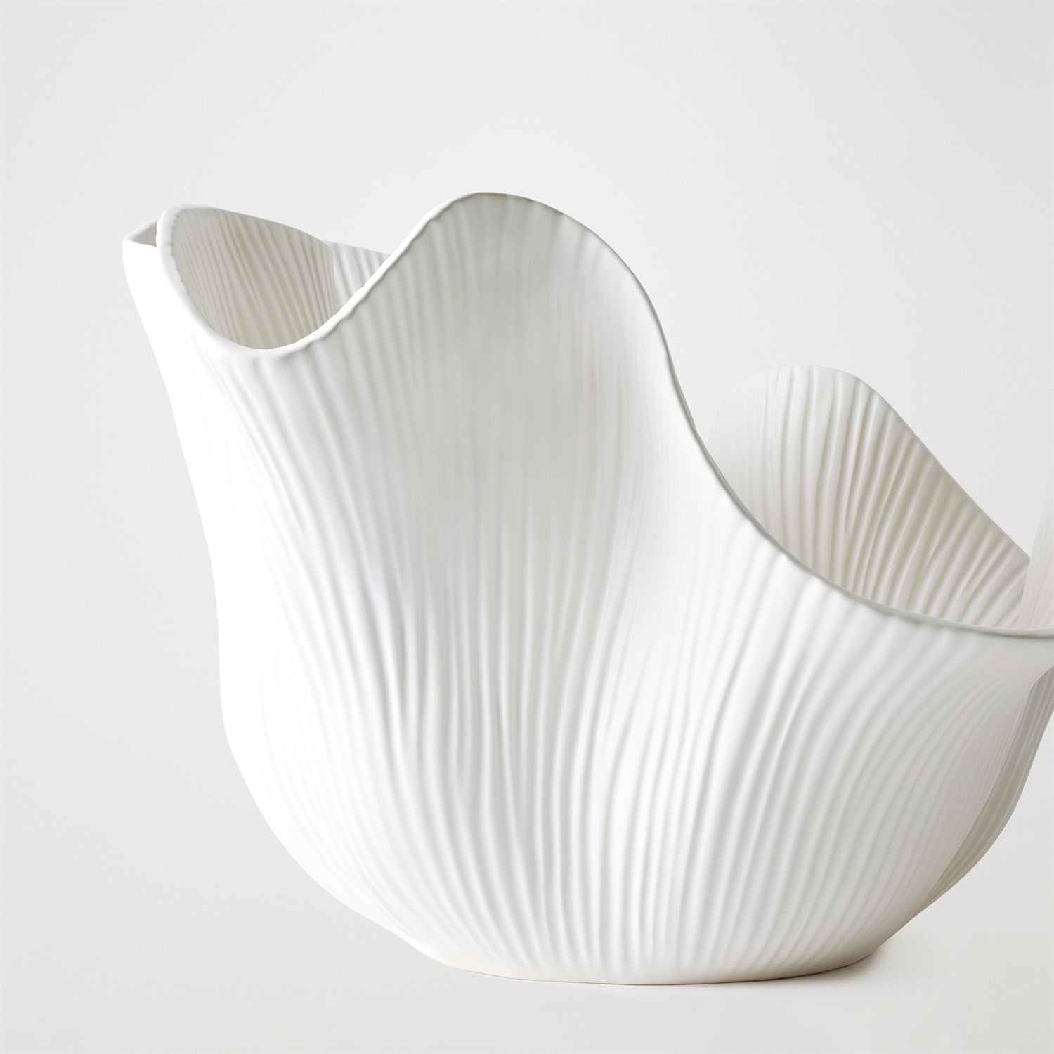 Global Views Scallop Bowl