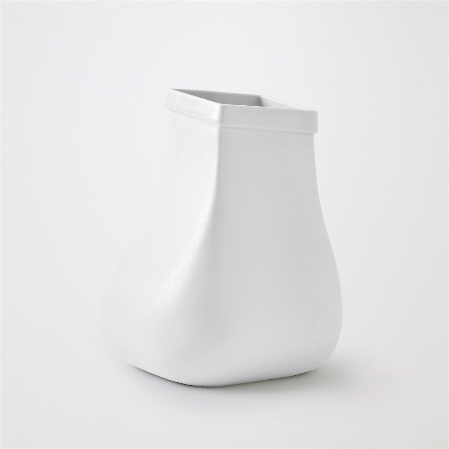 Global Views White Sac Vessel