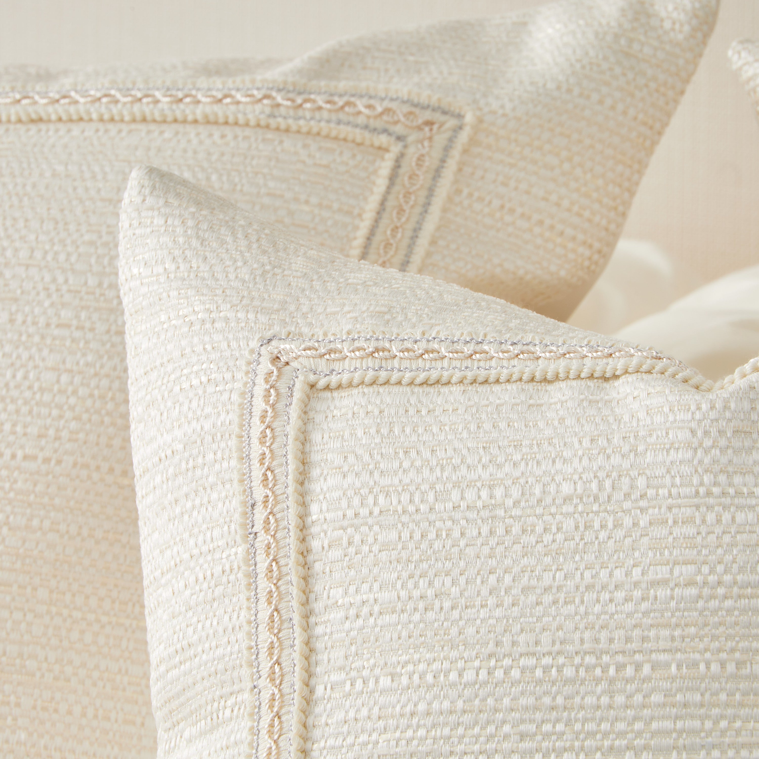 Michael Amini Harlow 4-Piece Comforter Set - Ivory