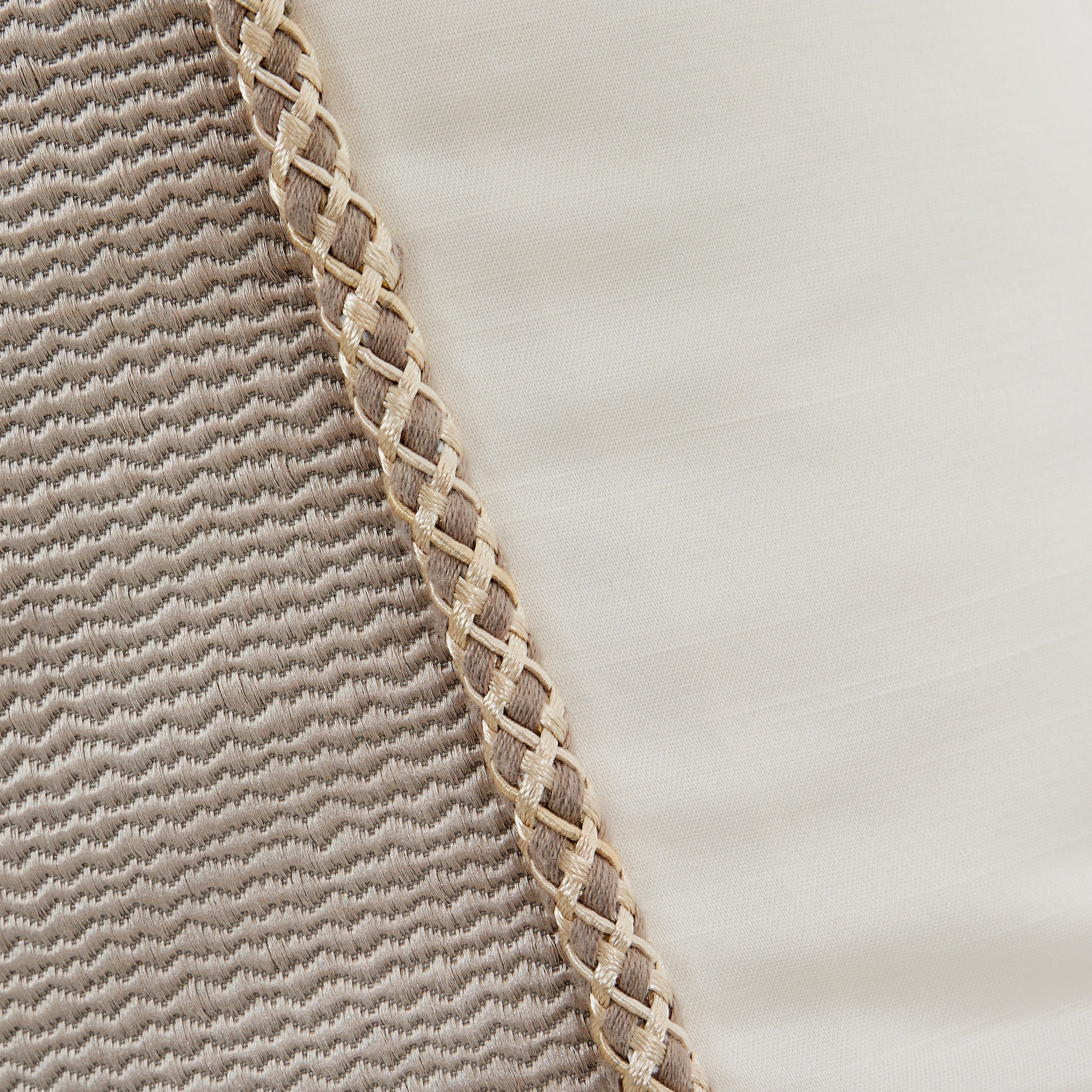 Michael Amini Glennridge Comforter Set - Frost