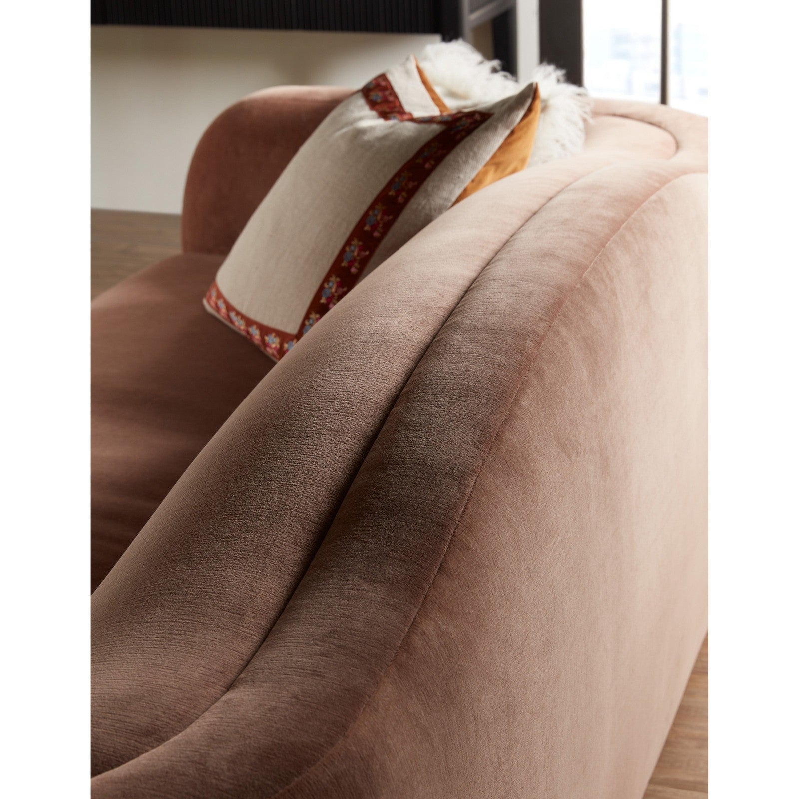 M Furniture Liv 101
