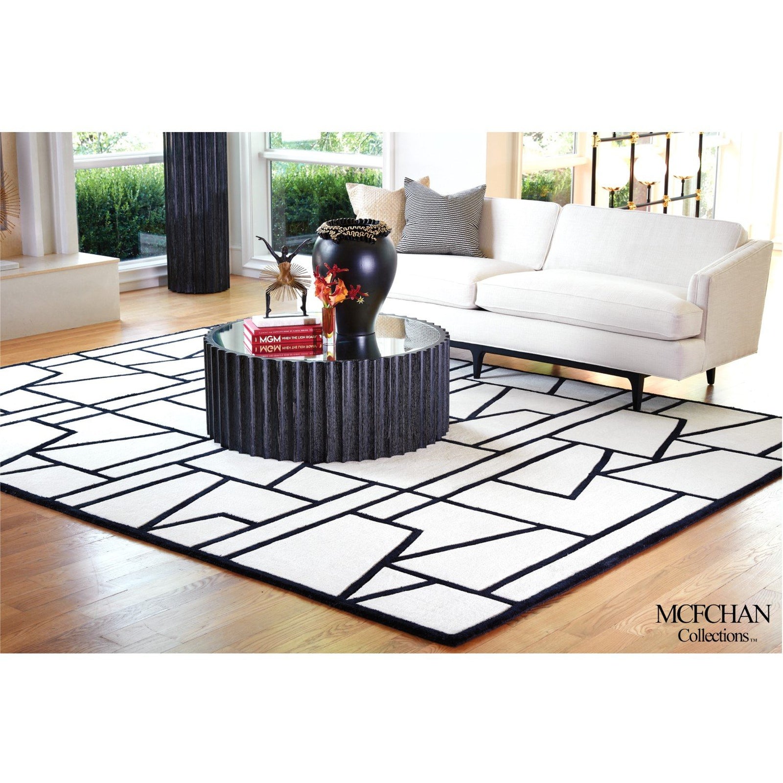 Global Views Ivory Black Zig Zag Rug