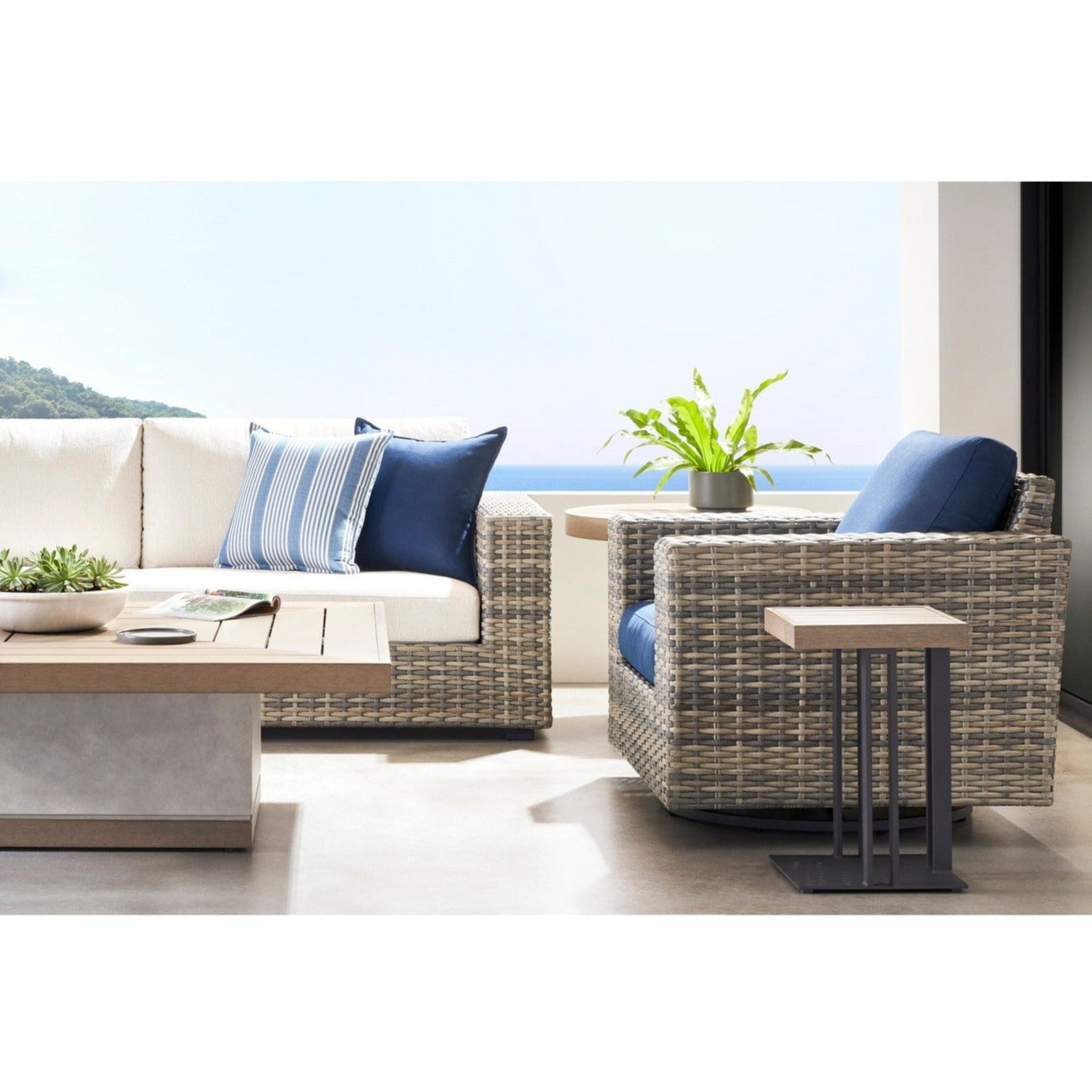 Vanguard Montclair Outdoor Sofa
