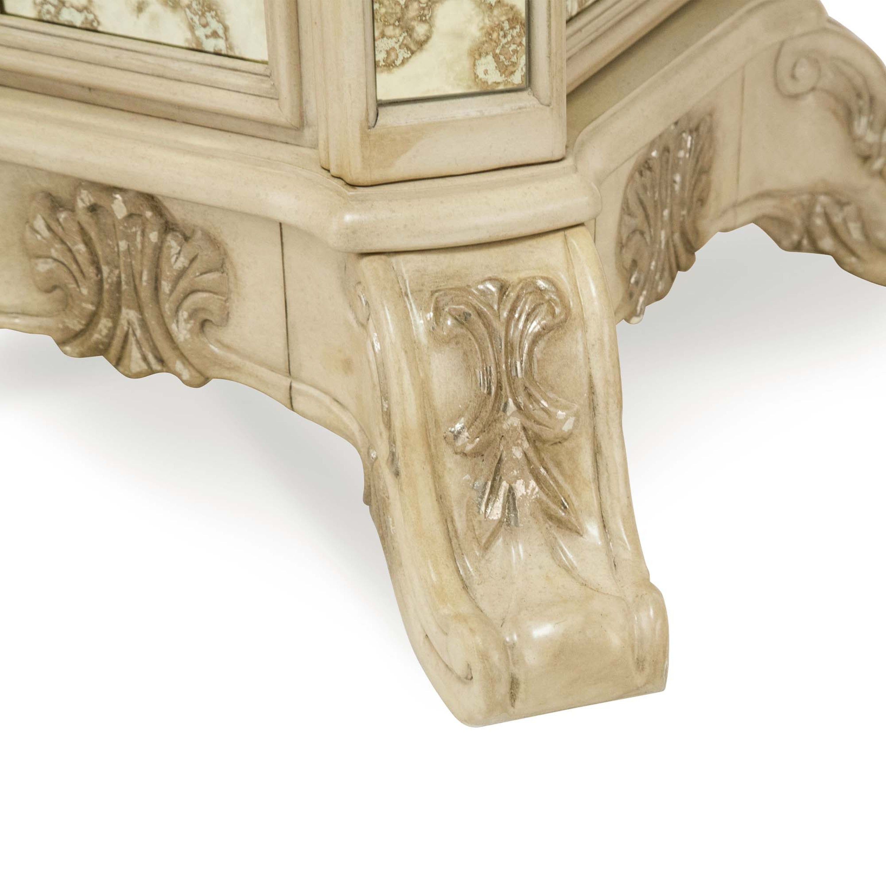 Michael Amini Platine de Royale Round Dining Table - Champagne