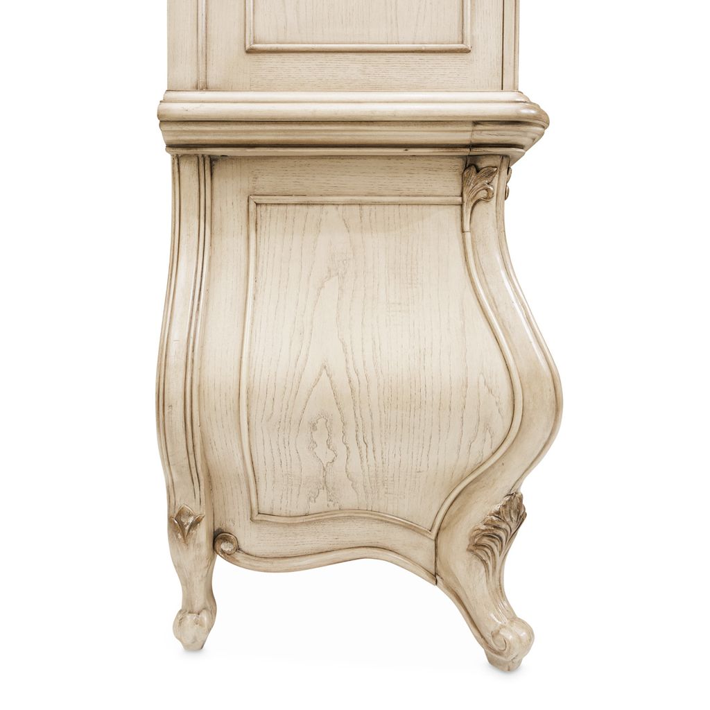 Michael Amini Platine de Royale 6-Drawer Chest - Champagne