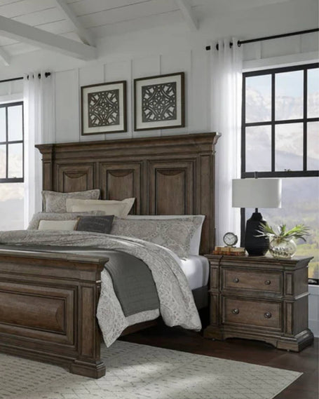 Pulaski Furniture Woodbury 5-Drawer Dresser with Cabinets