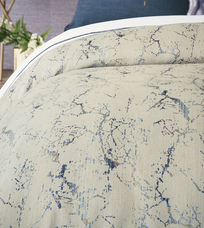 Eastern Accents Tabitha Hand-Tacked Comforter