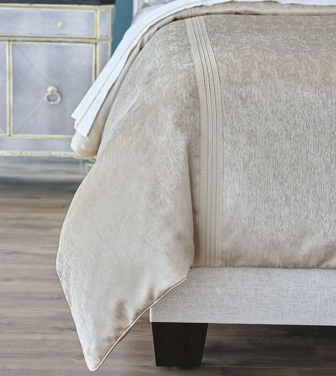 Eastern Accents Esmeralda Woven Hand-Tacked Comforter