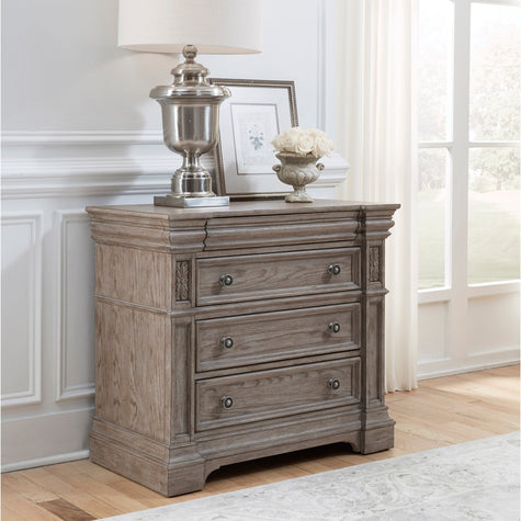 Pulaski Furniture Kingsbury 4 Drawer Bachelor's Chest