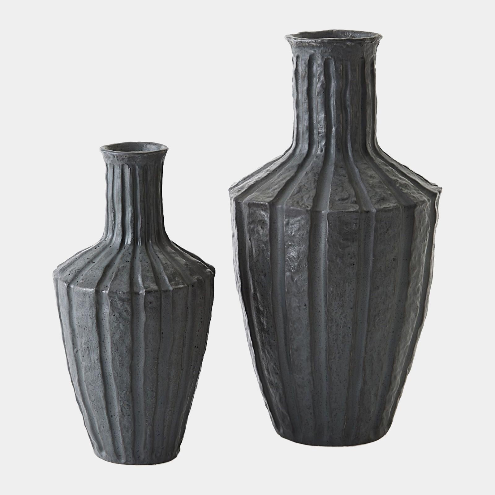 Global Views Emperor Vase