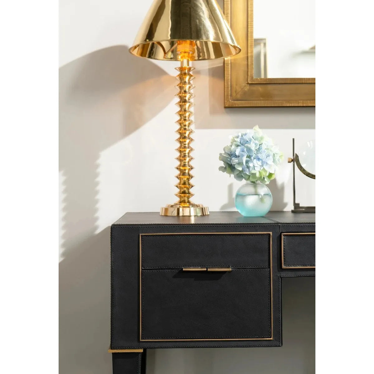 Villa & House Hunter Desk