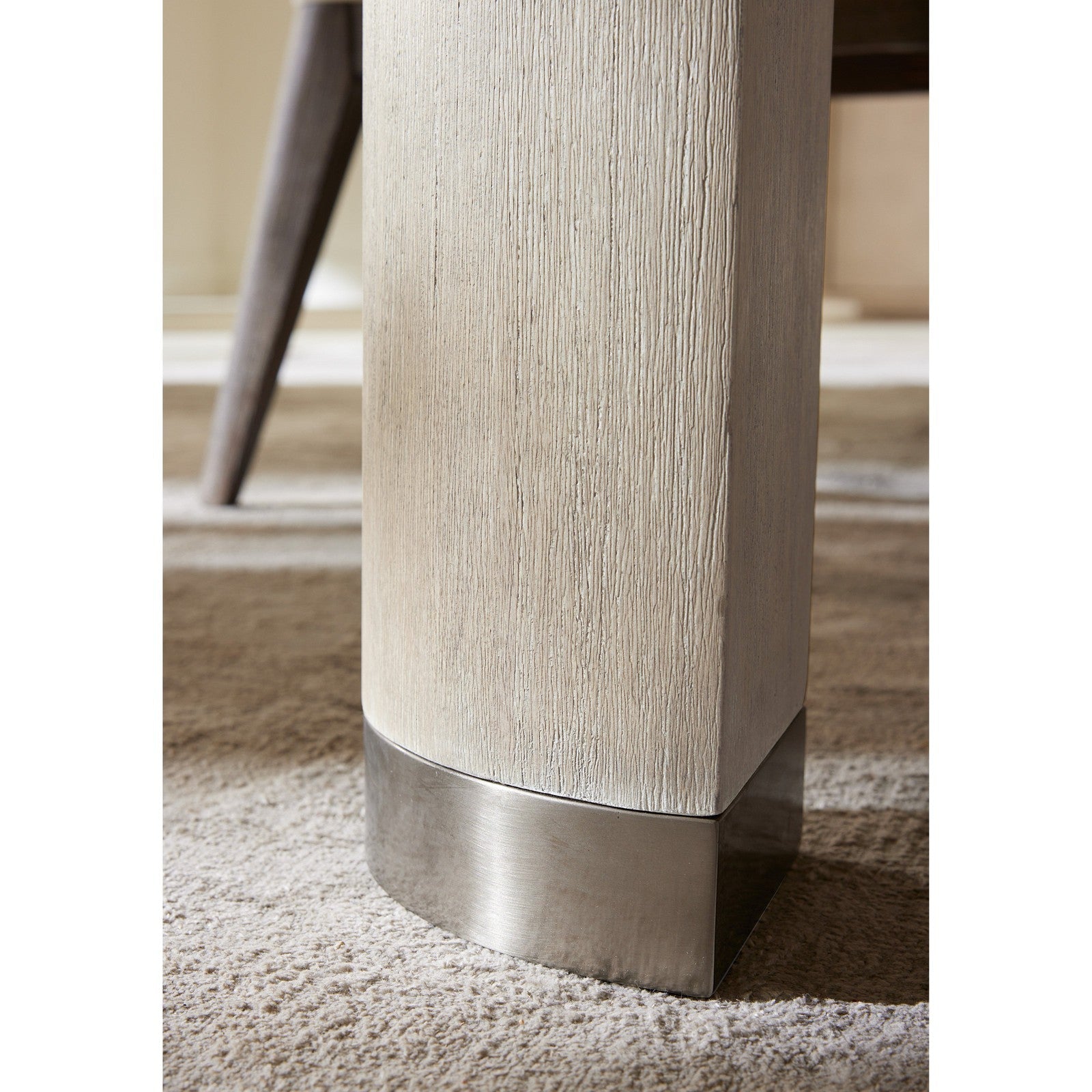 Hooker Furniture Modern Mood Leg Dining Table w/1-24in leaf