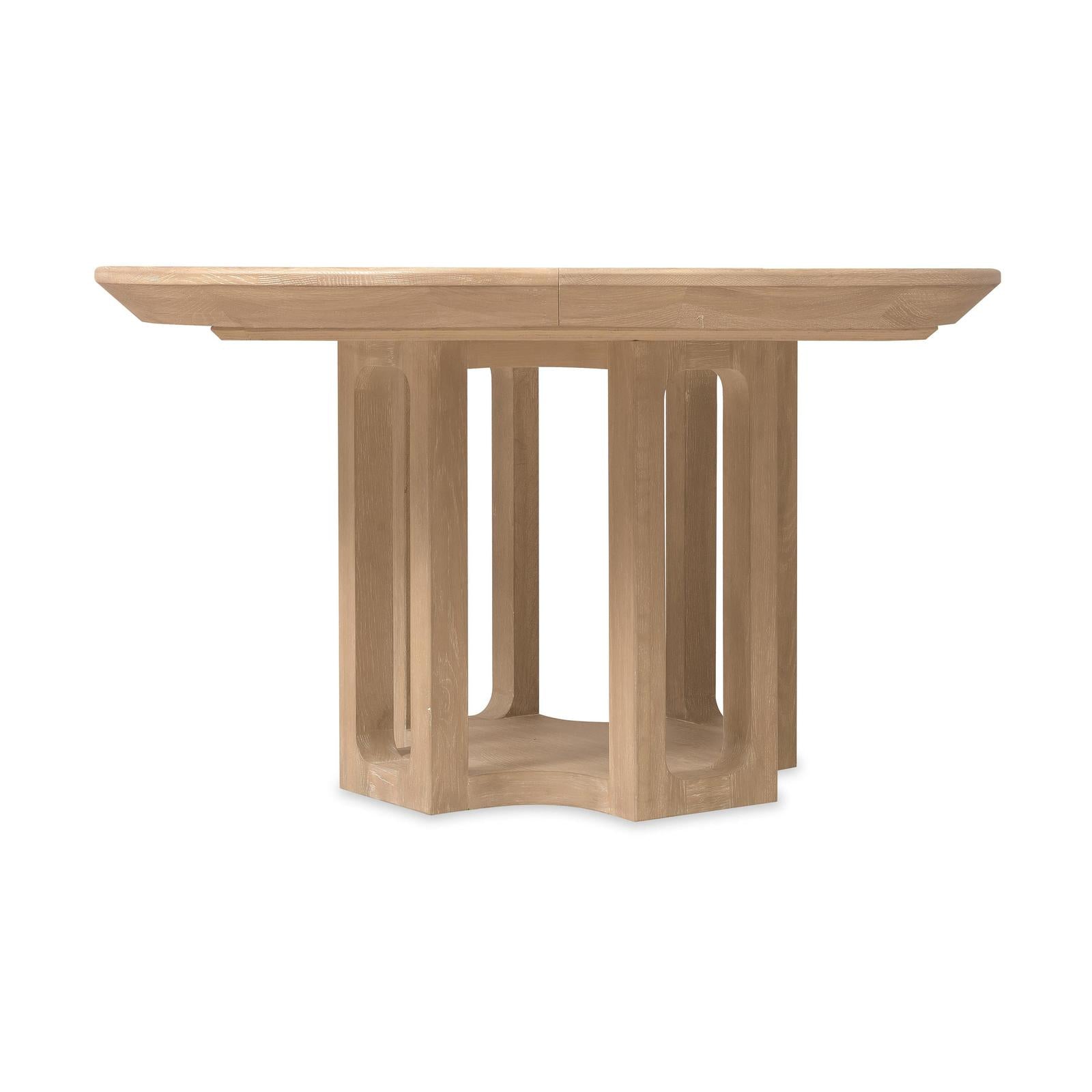 Hooker Furniture Banyon Bay Round Dining Table with One 18-in Leaf