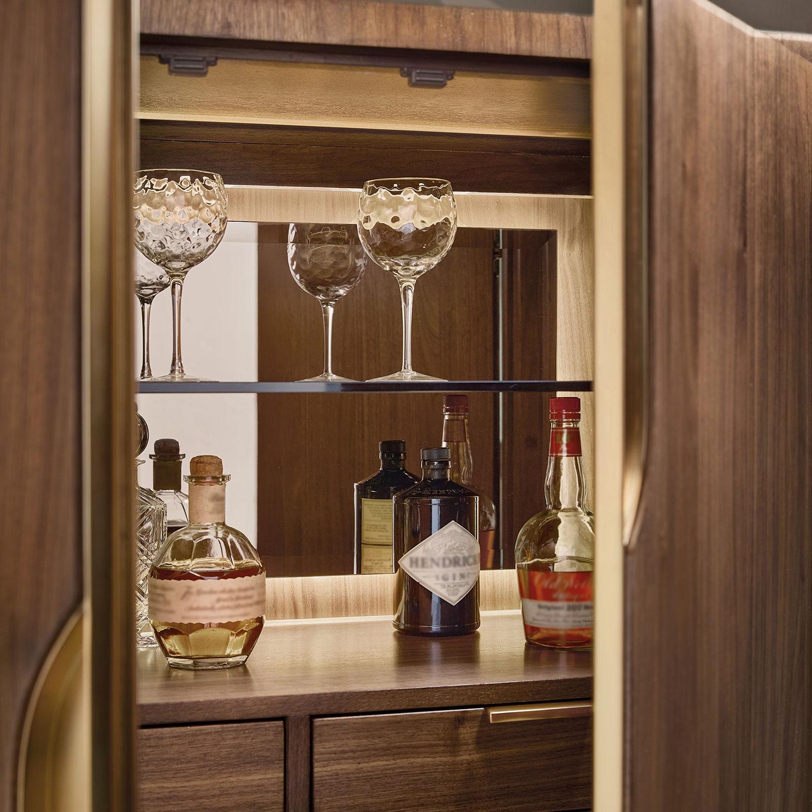 Hooker Furniture Eleana Bar on Stand