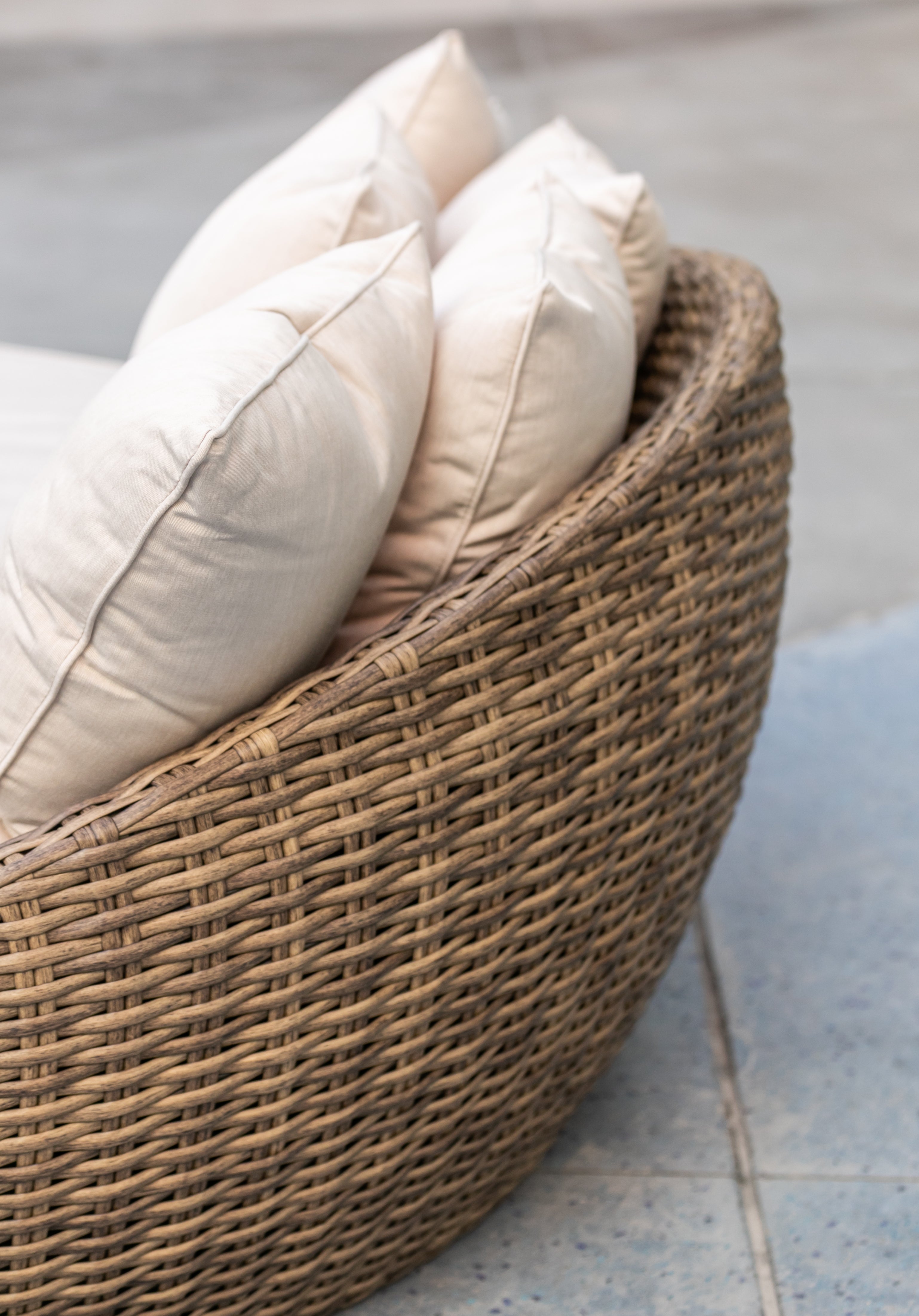 Sunset West Havana Round Daybed