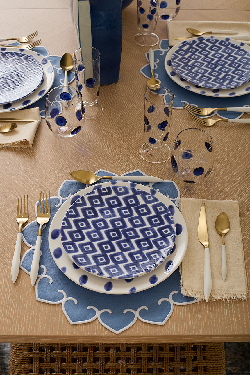 Villa & House Larson Dining Table