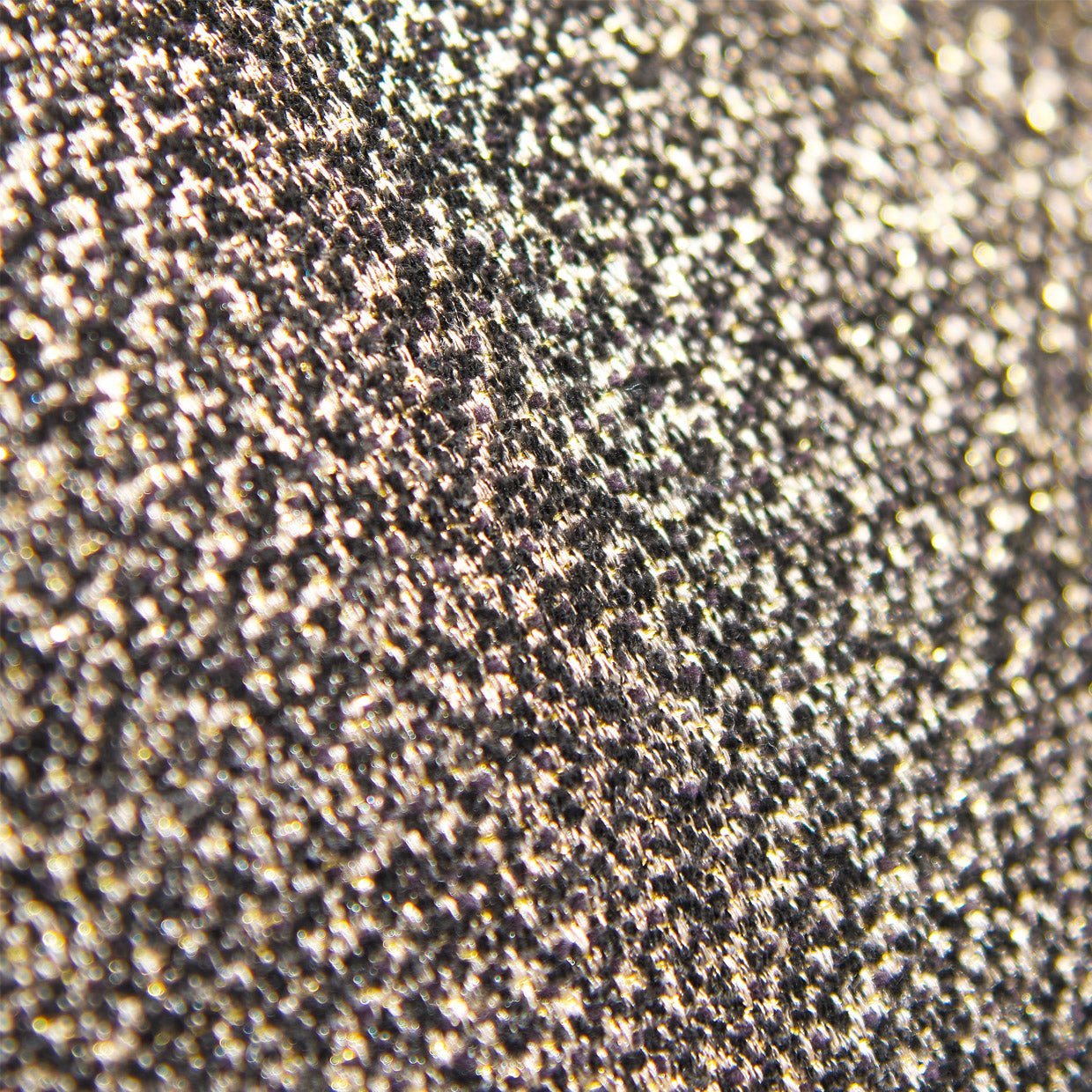 Michael Amini Lisbon Loveseat - Onyx/Gold