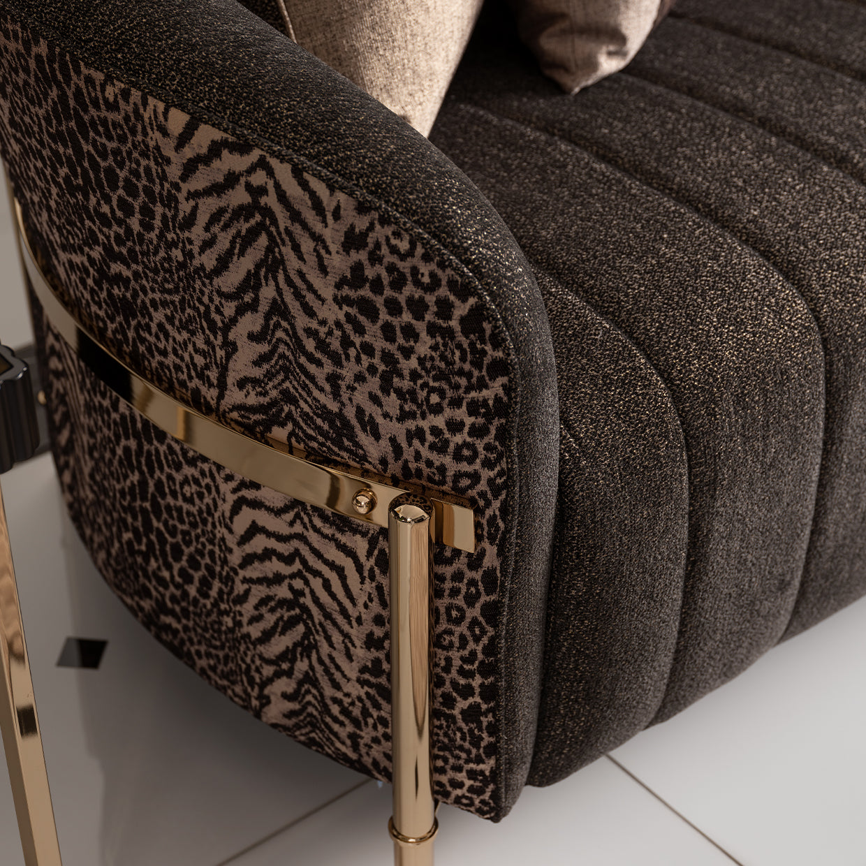 Michael Amini Lisbon Loveseat - Onyx/Gold