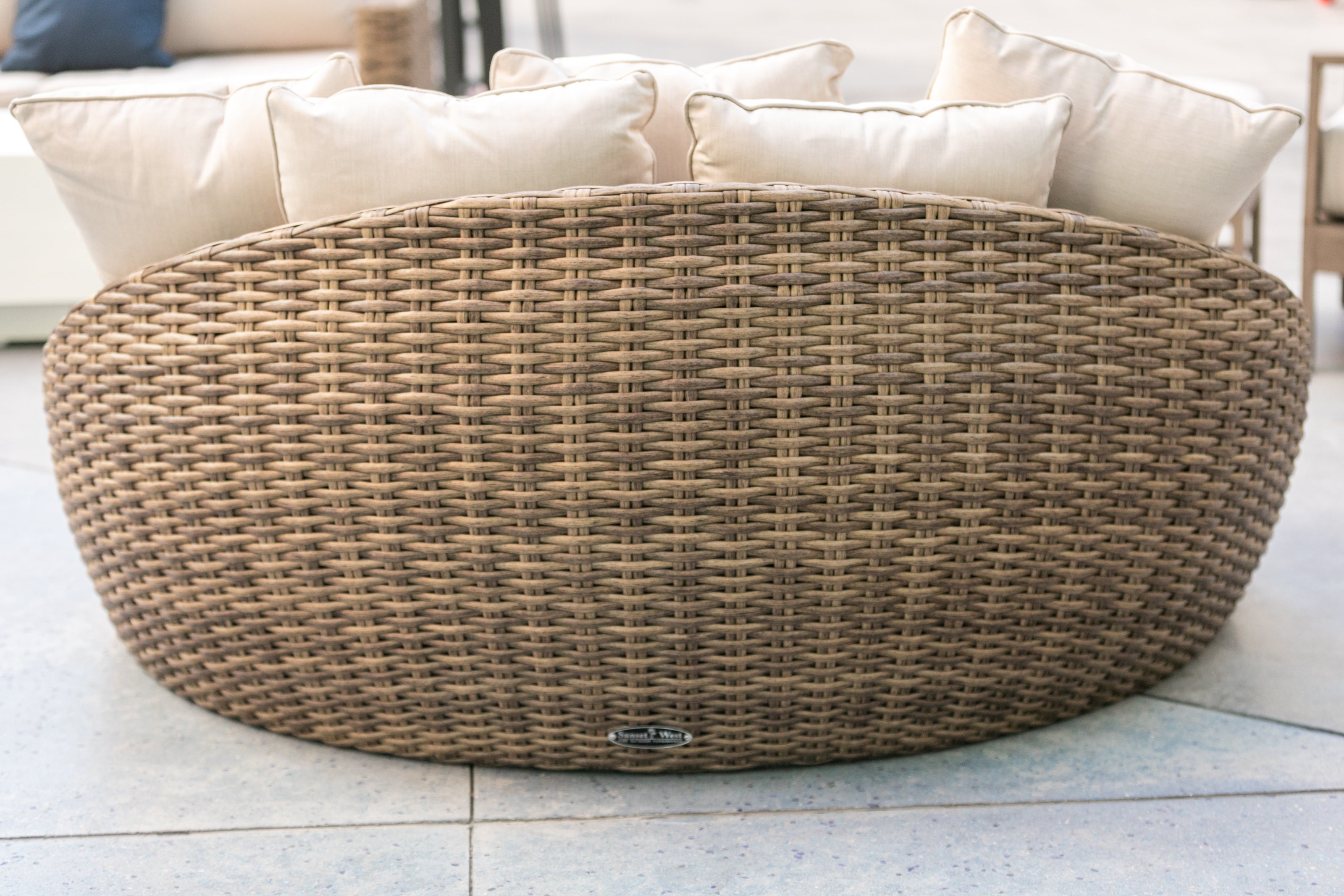Sunset West Havana Round Daybed