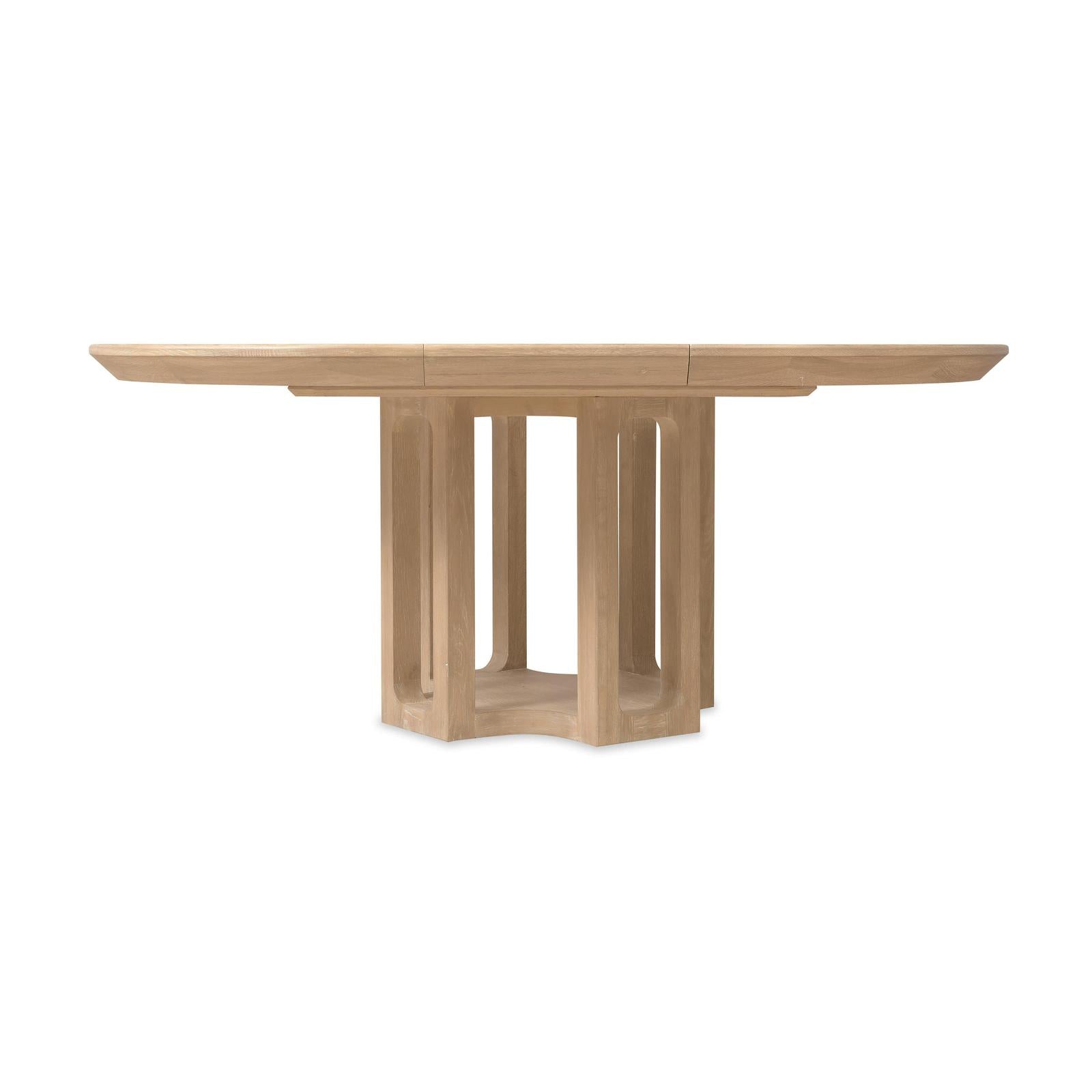 Hooker Furniture Banyon Bay Round Dining Table with One 18-in Leaf