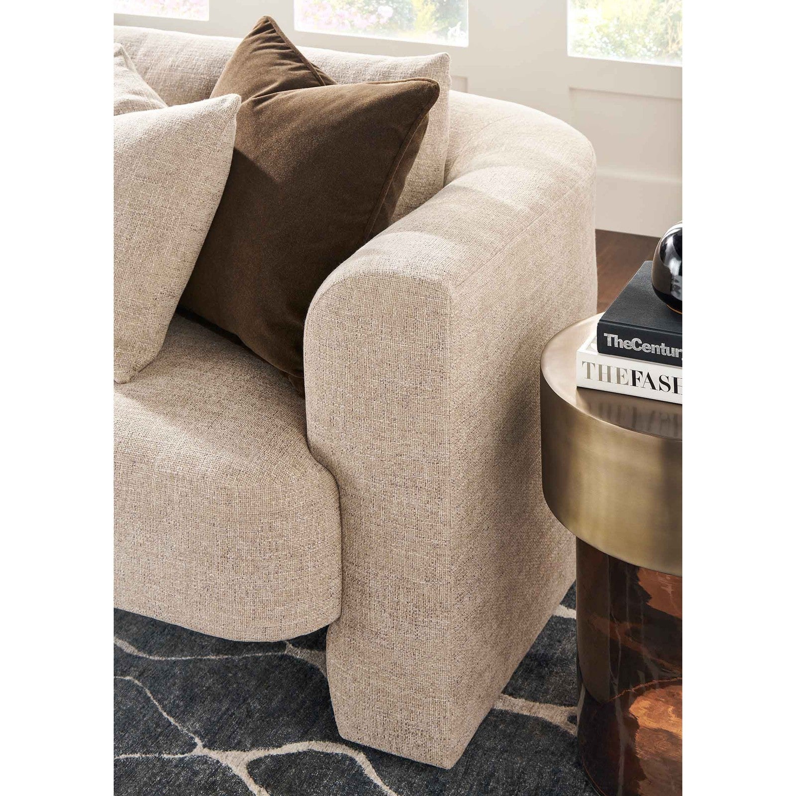 Vanguard Ease Mia Spot Table
