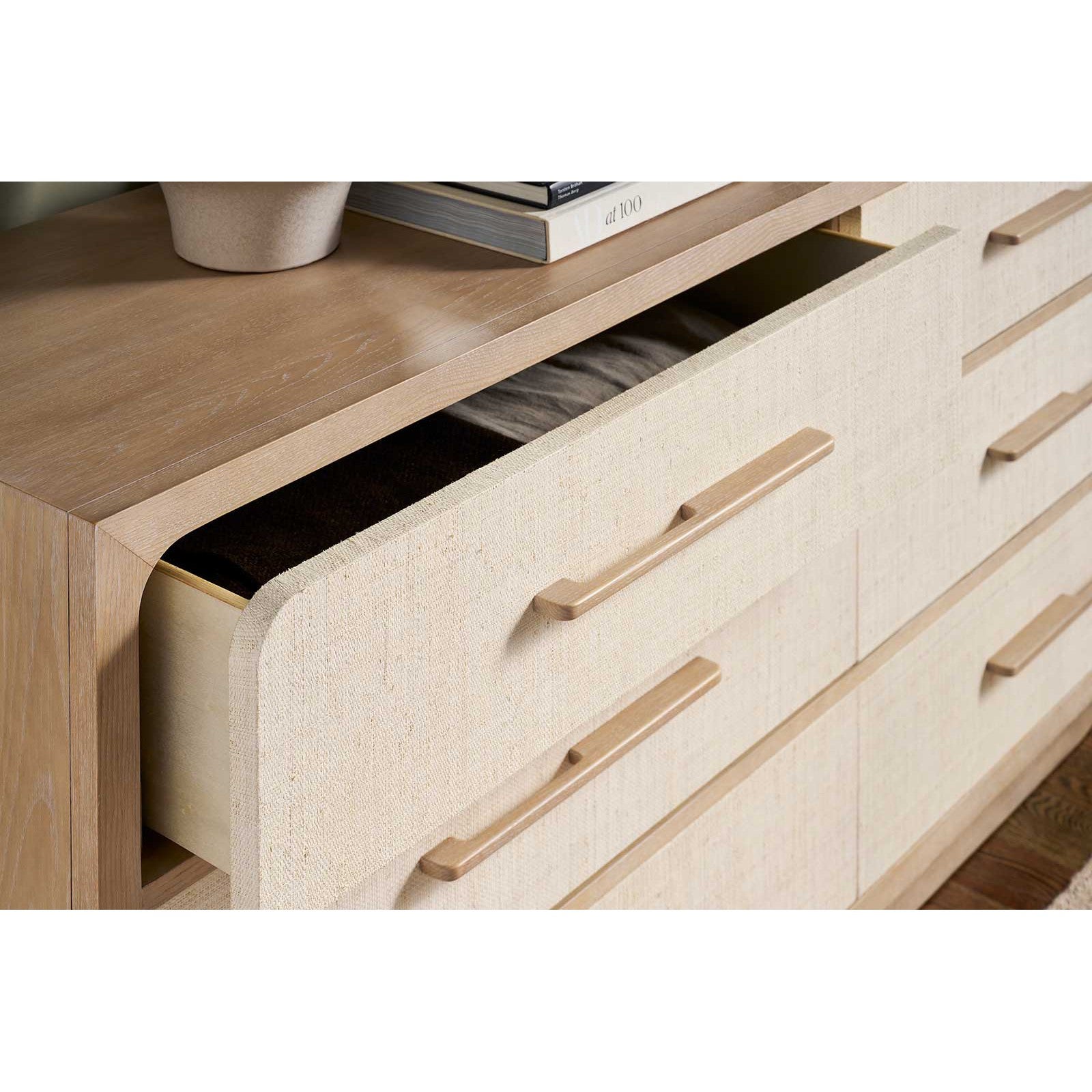 Vanguard Reveal Dresser