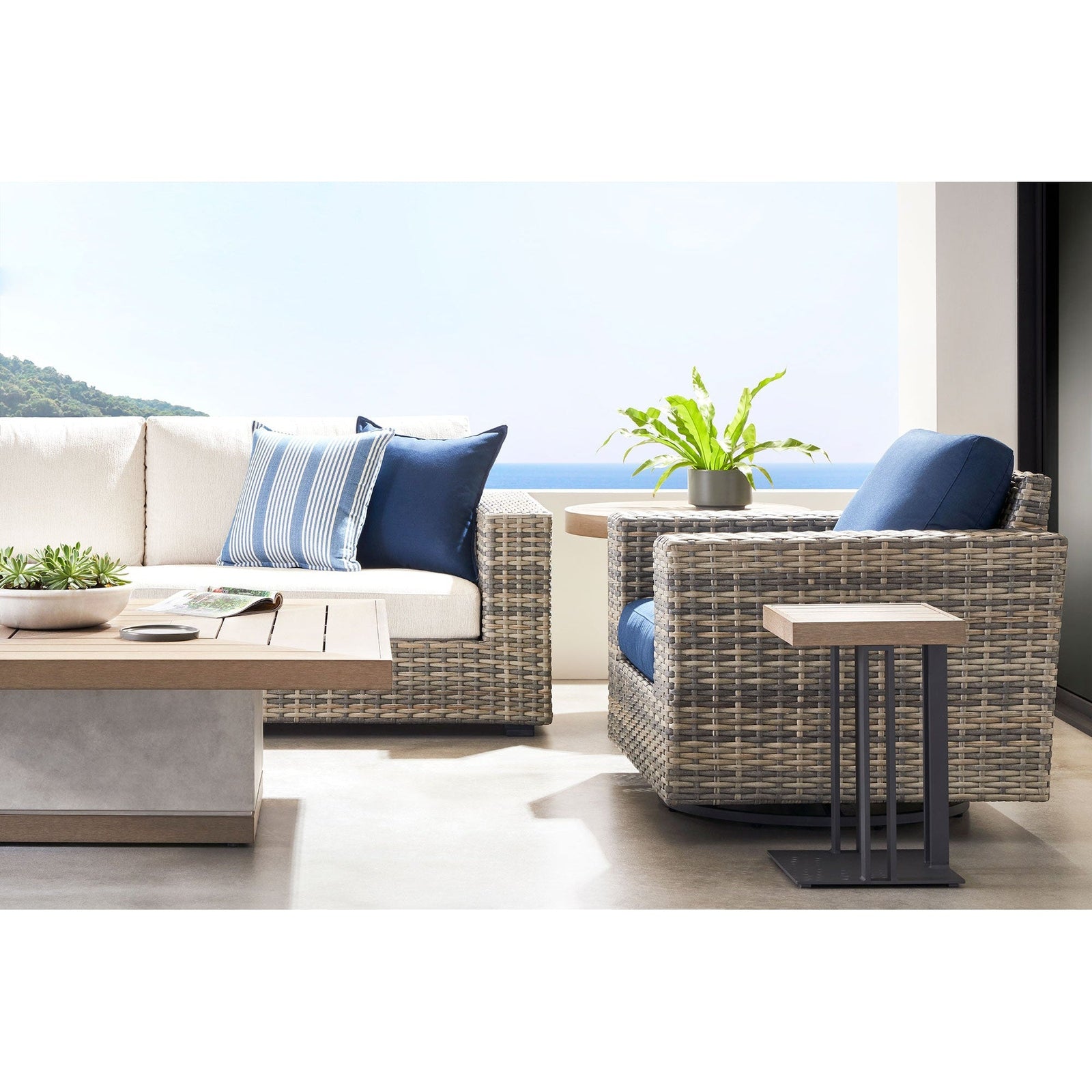 Vanguard Michael Weiss Outdoor Tiburon Outdoor End Table-E1