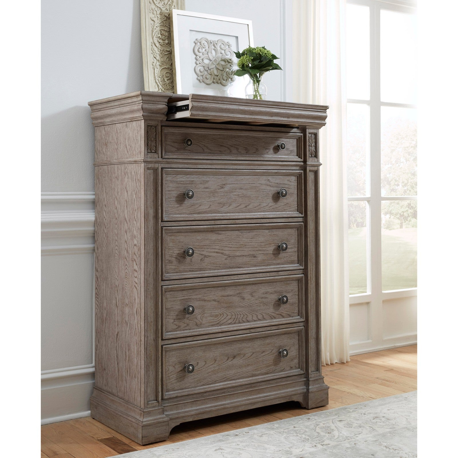 Pulaski Furniture Kingsbury 6 Drawer Chest